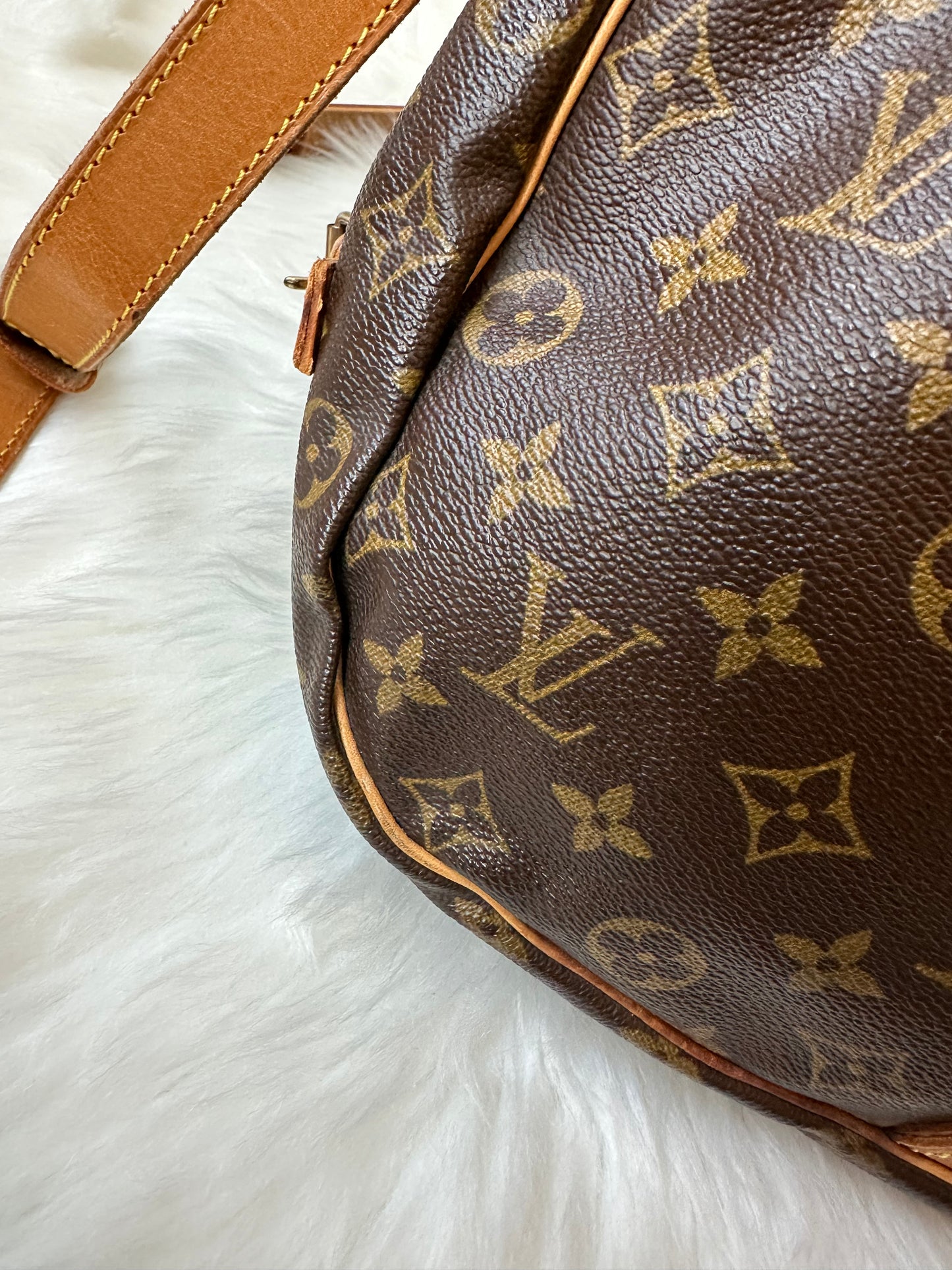 Pre-owned Authentic Louis Vuitton Monogram Saumur 35 Crossbody Bag