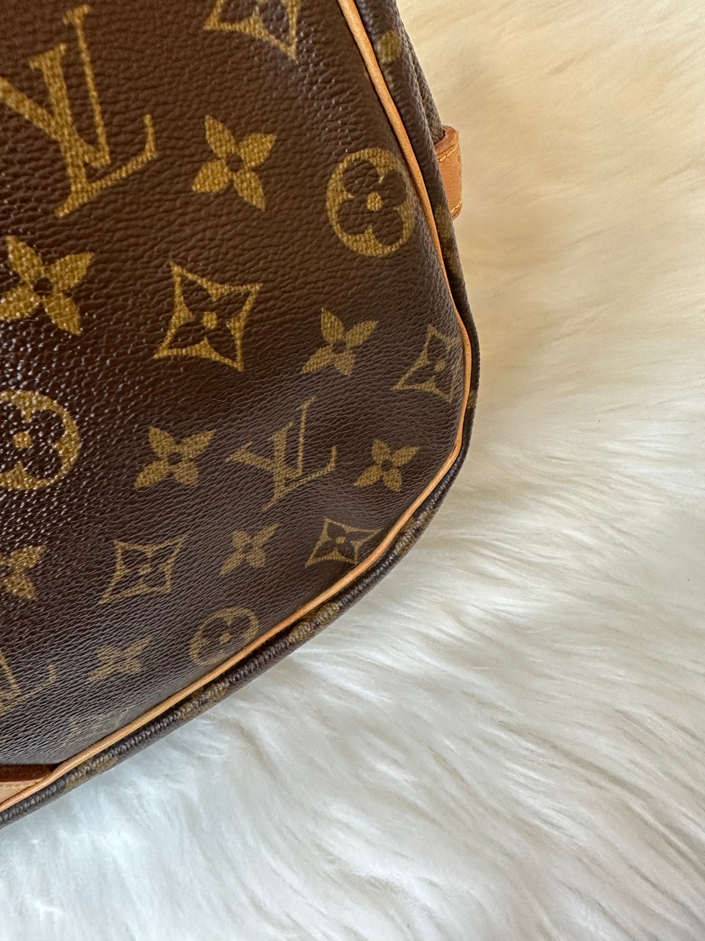 Pre-owned Authentic Louis Vuitton Monogram Saumur 35 Crossbody Bag