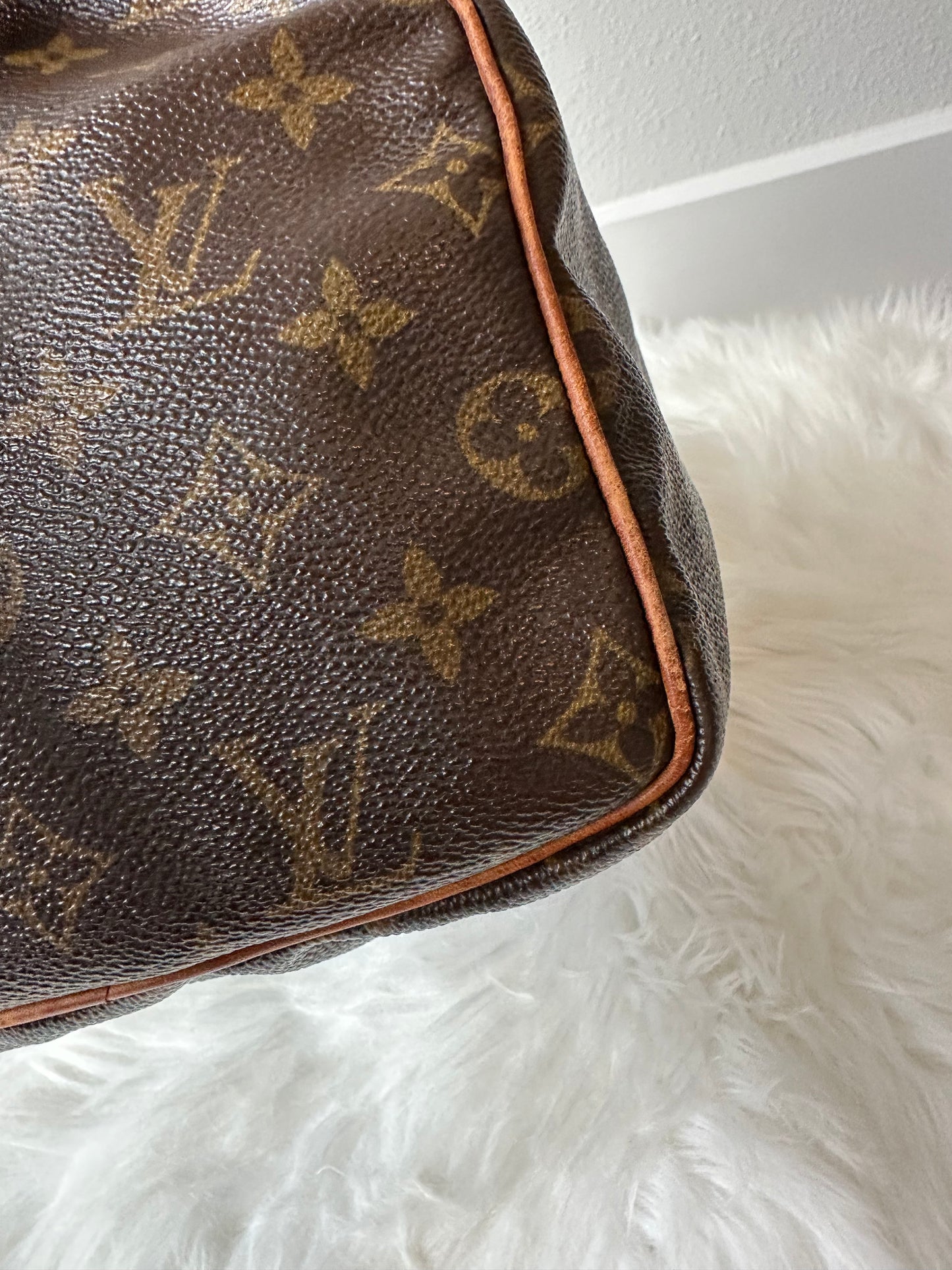 Pre-owned Authentic Louis Vuitton Speedy 30 Monogram Handbag