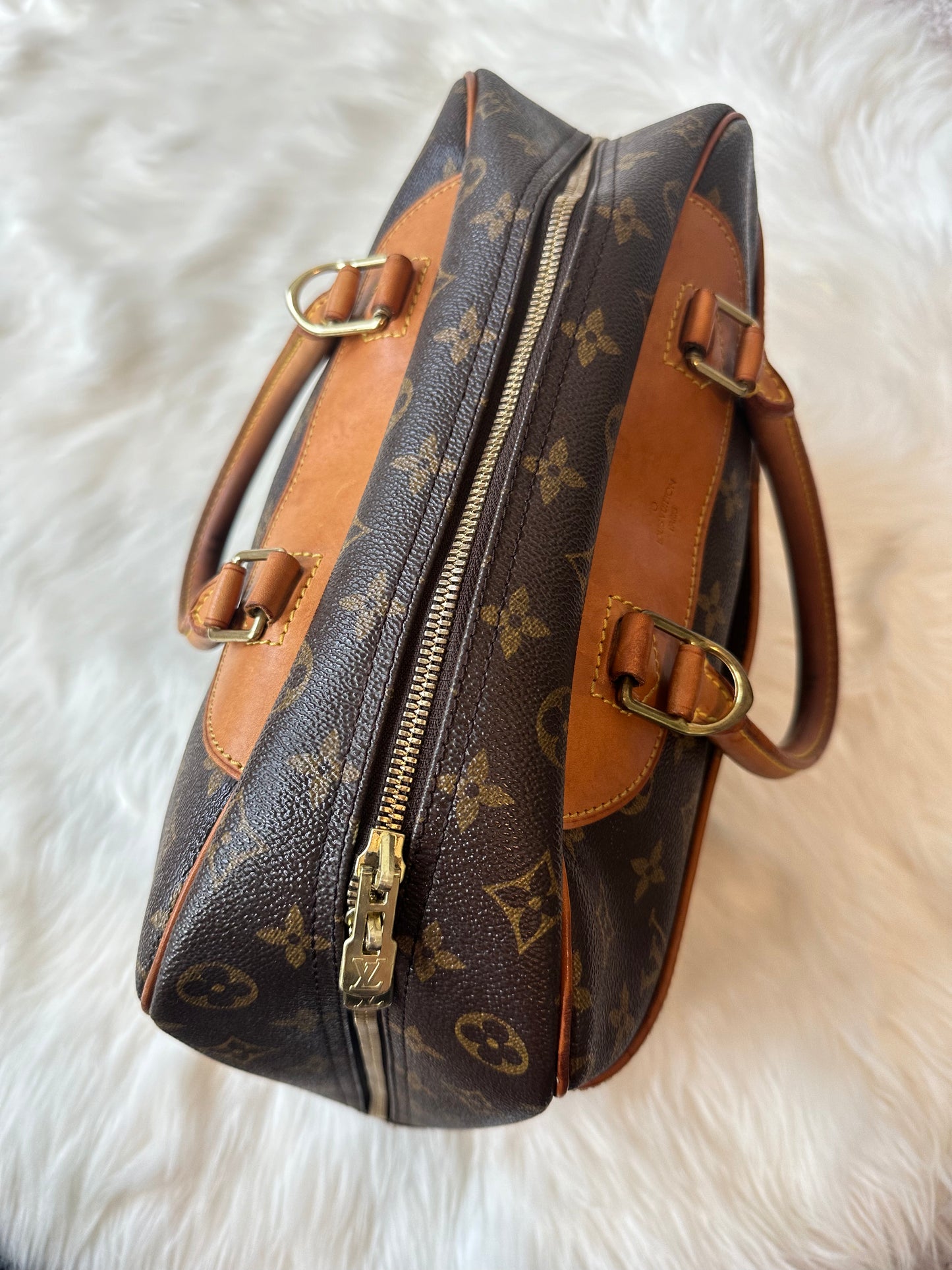 Pre-owned Authentic Louis Vuitton Deauville Monogram Handbag