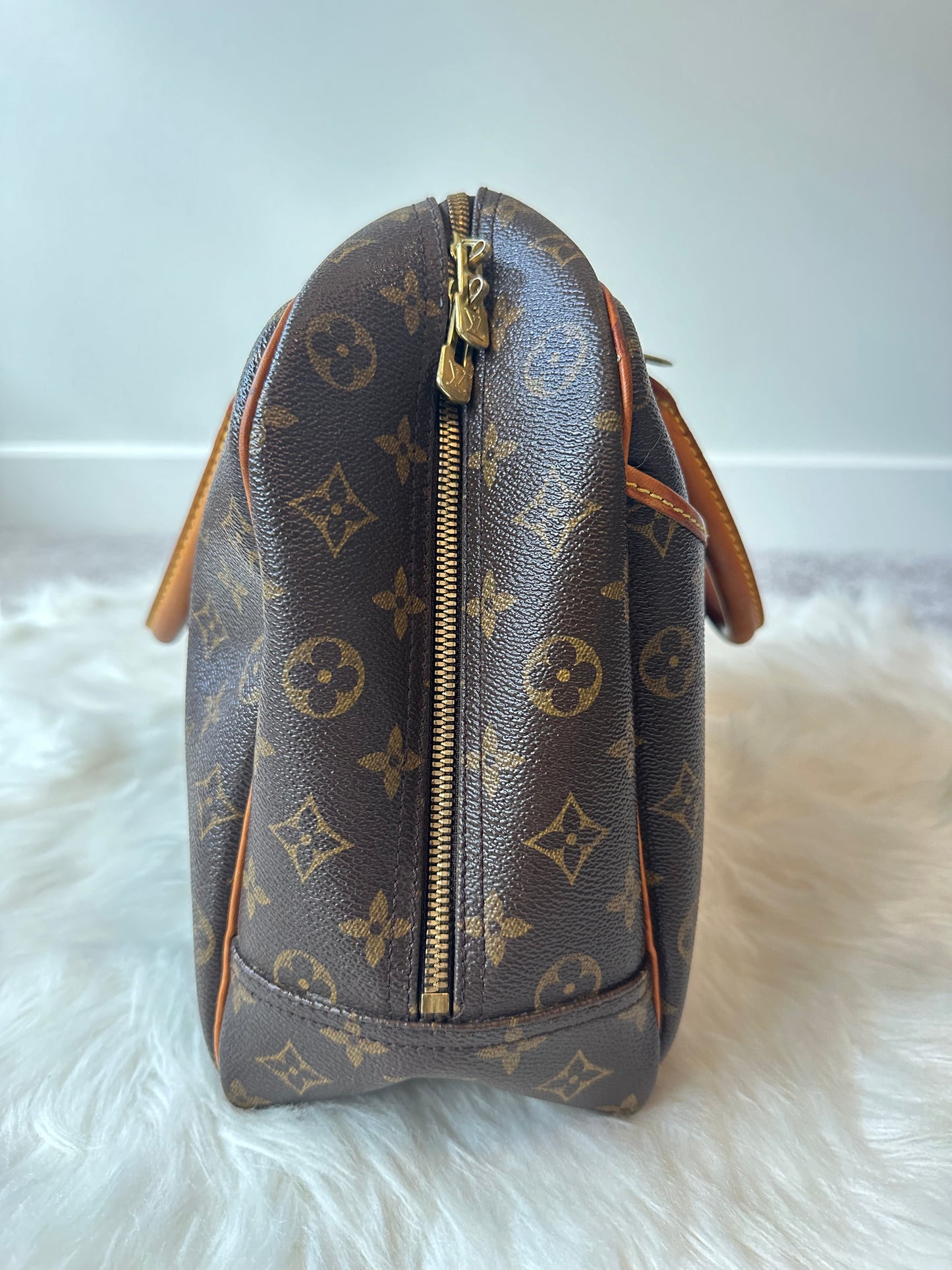 Pre-owned Authentic Louis Vuitton Deauville Monogram Handbag