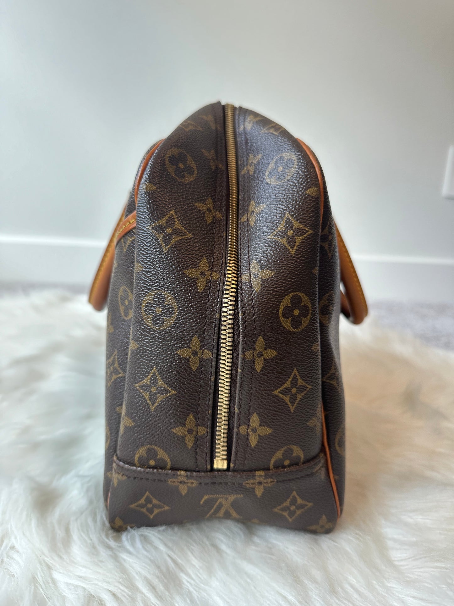 Pre-owned Authentic Louis Vuitton Deauville Monogram Handbag