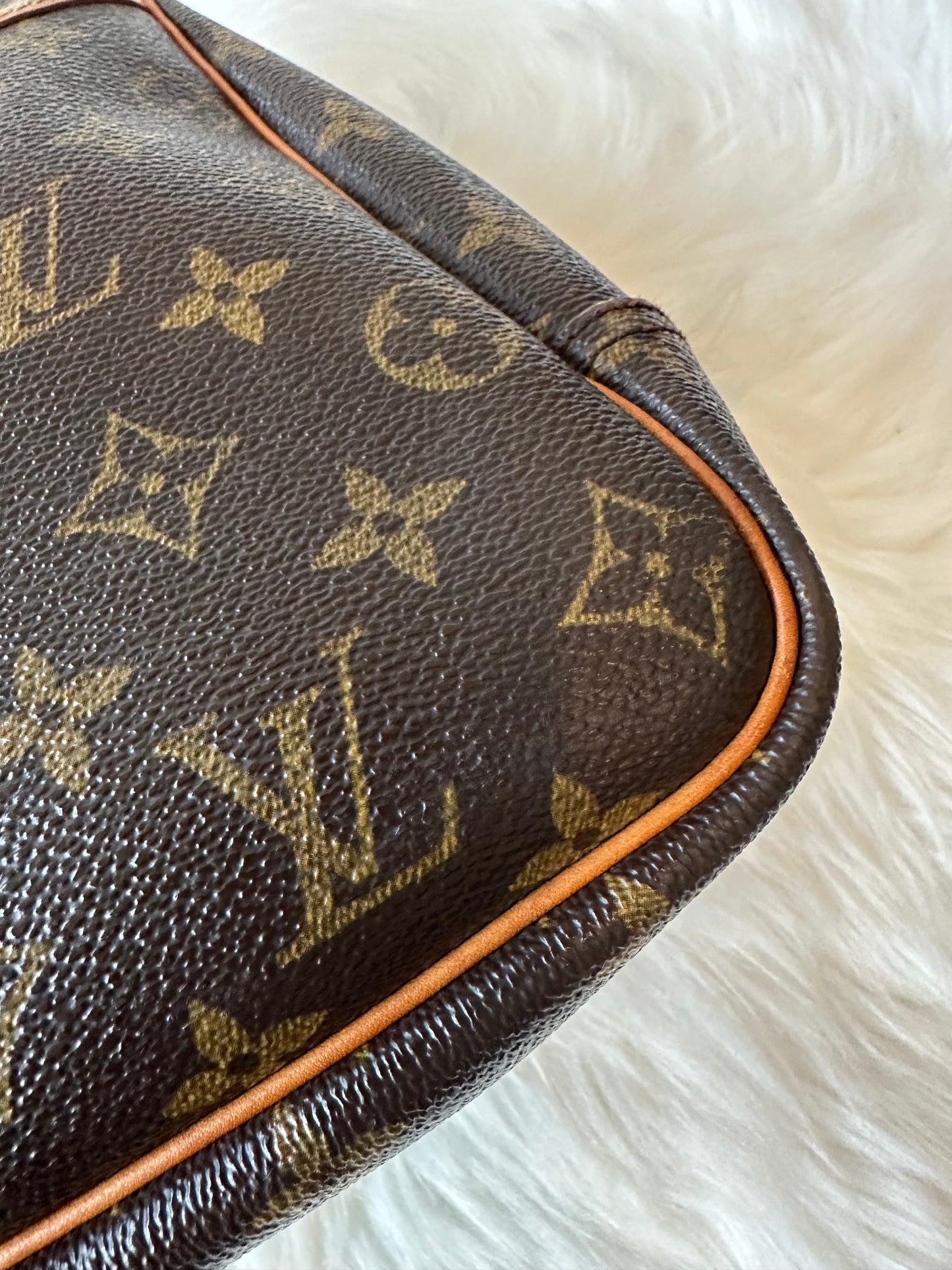 Pre-owned Authentic Louis Vuitton Deauville Monogram Handbag