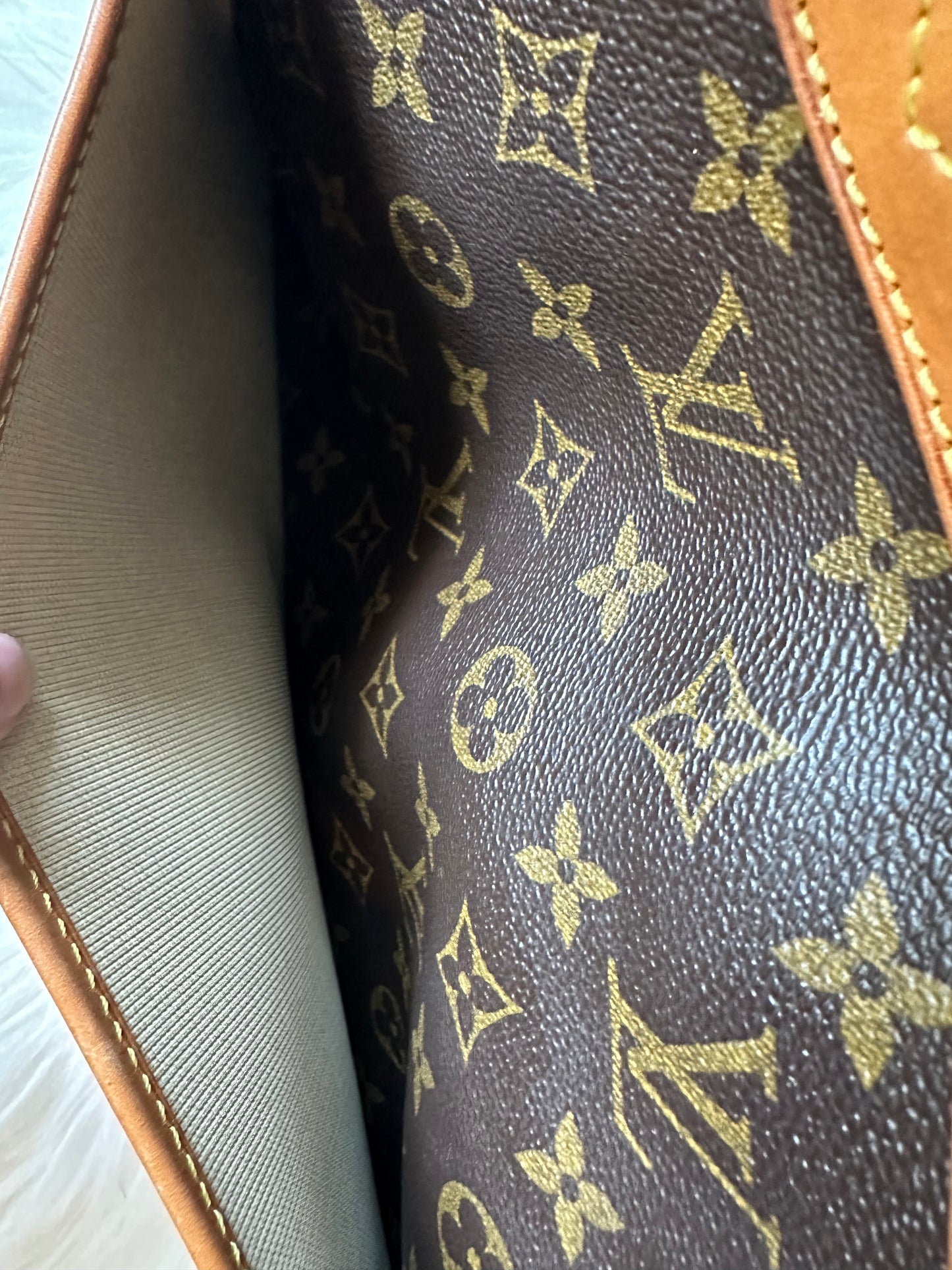 Pre-owned Authentic Louis Vuitton Deauville Monogram Handbag