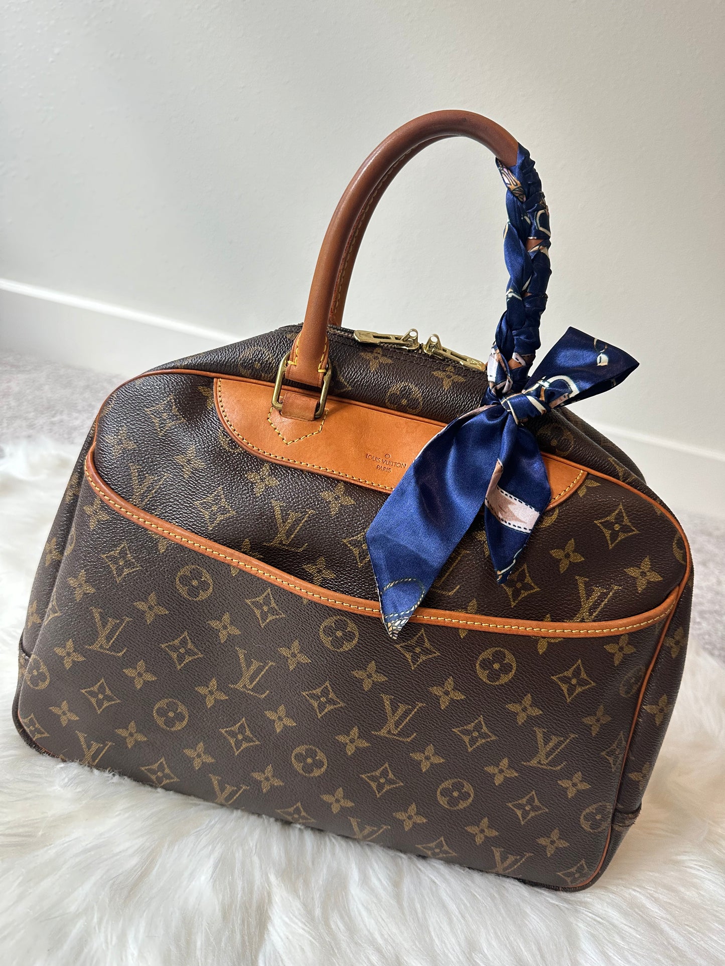 Pre-owned Authentic Louis Vuitton Deauville Monogram Handbag