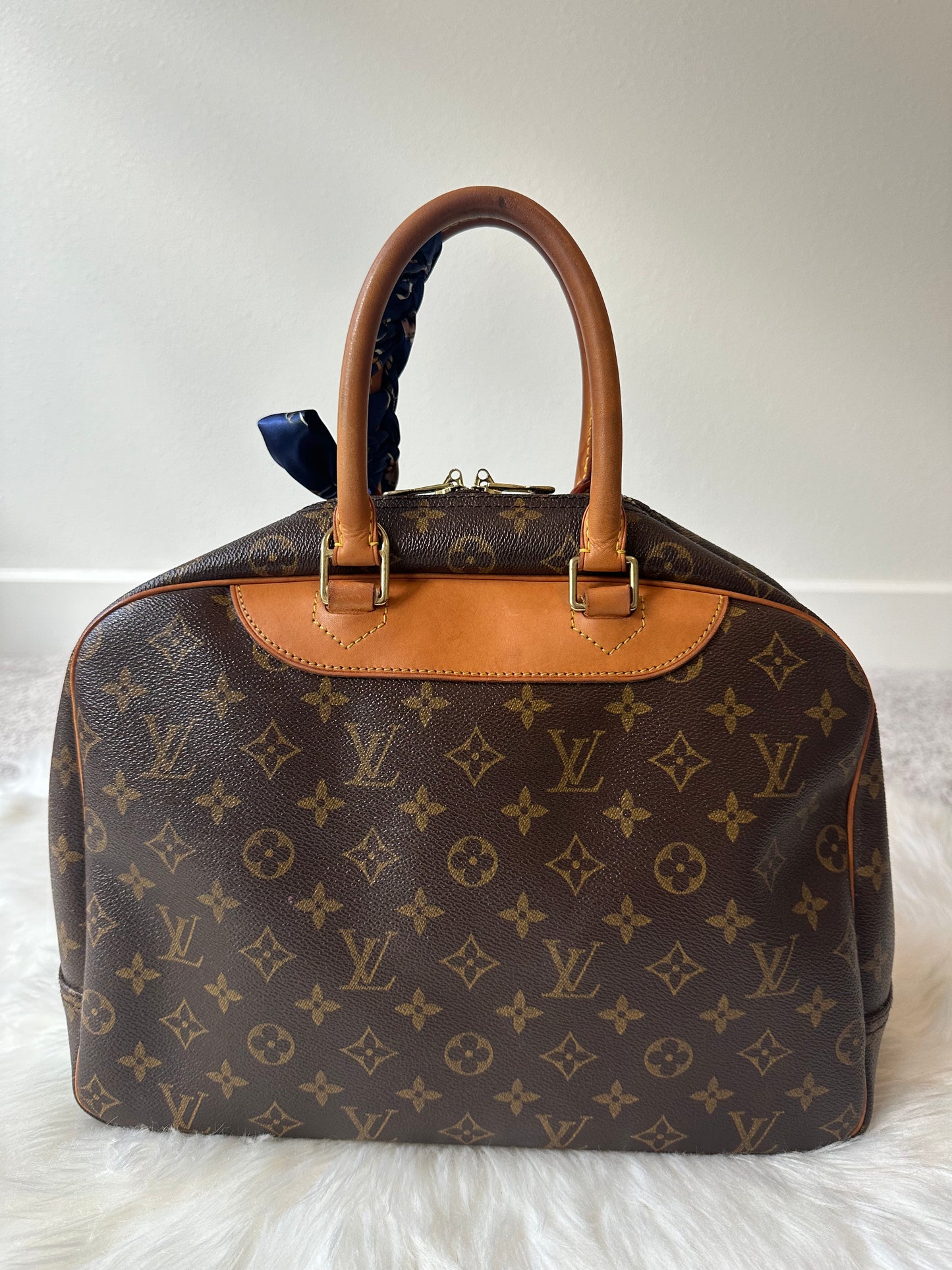 Pre-owned Authentic Louis Vuitton Deauville Monogram Handbag