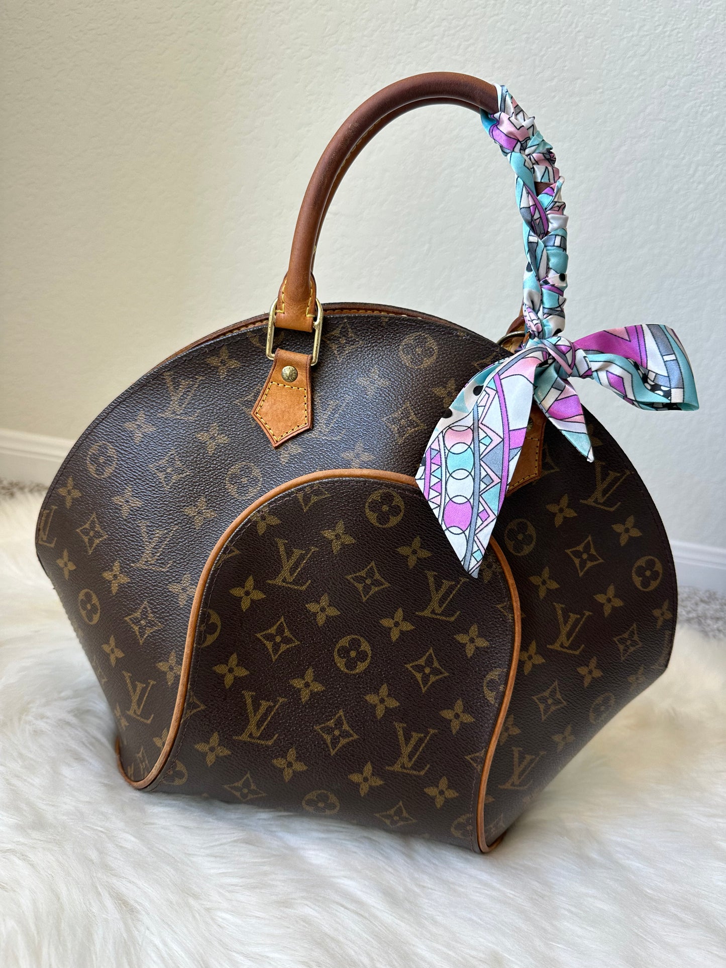 Pre-owned Authentic Louis Vuitton Ellipse MM Monogram Handbag