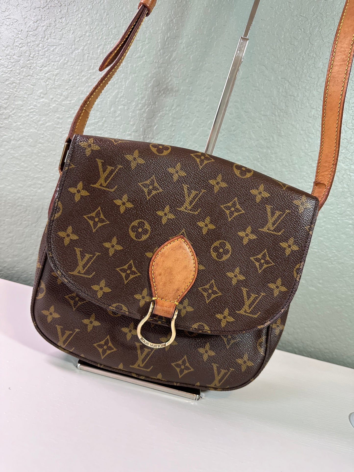 Pre-owned Authentic Louis Vuitton Saint Cloud GM Monogram Crossbody Bag