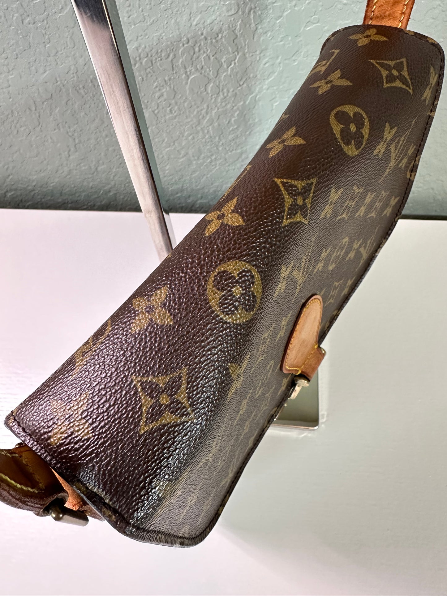 Pre-owned Authentic Louis Vuitton Saint Cloud GM Monogram Crossbody Bag