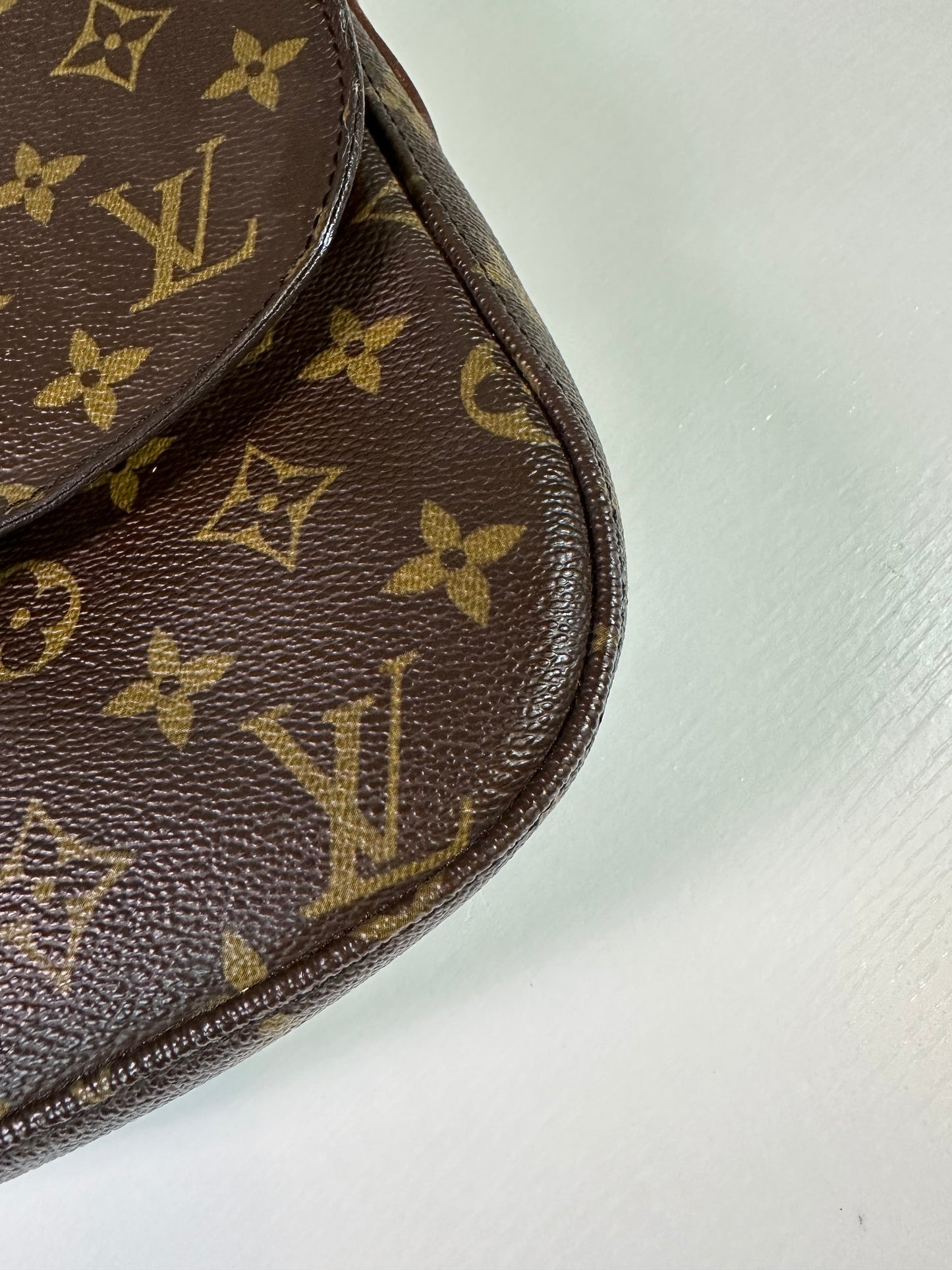 Pre-owned Authentic Louis Vuitton Saint Cloud GM Monogram Crossbody Bag