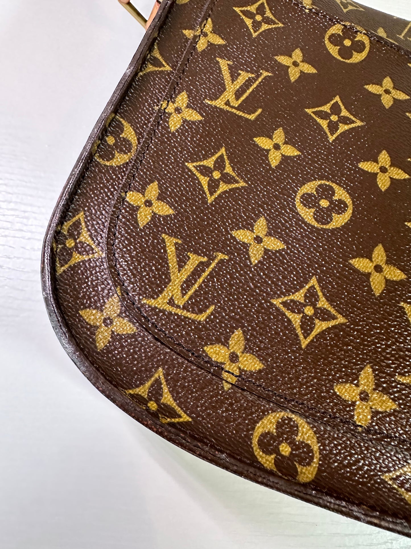 Pre-owned Authentic Louis Vuitton Saint Cloud GM Monogram Crossbody Bag