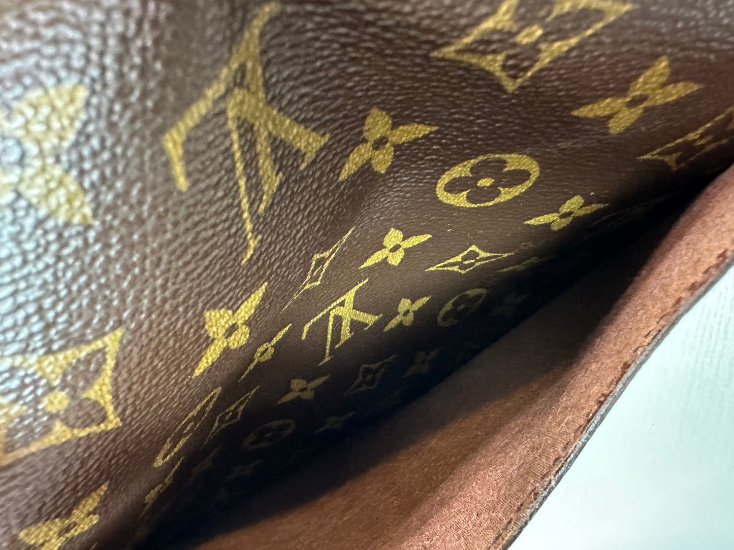 Pre-owned Authentic Louis Vuitton Saint Cloud GM Monogram Crossbody Bag