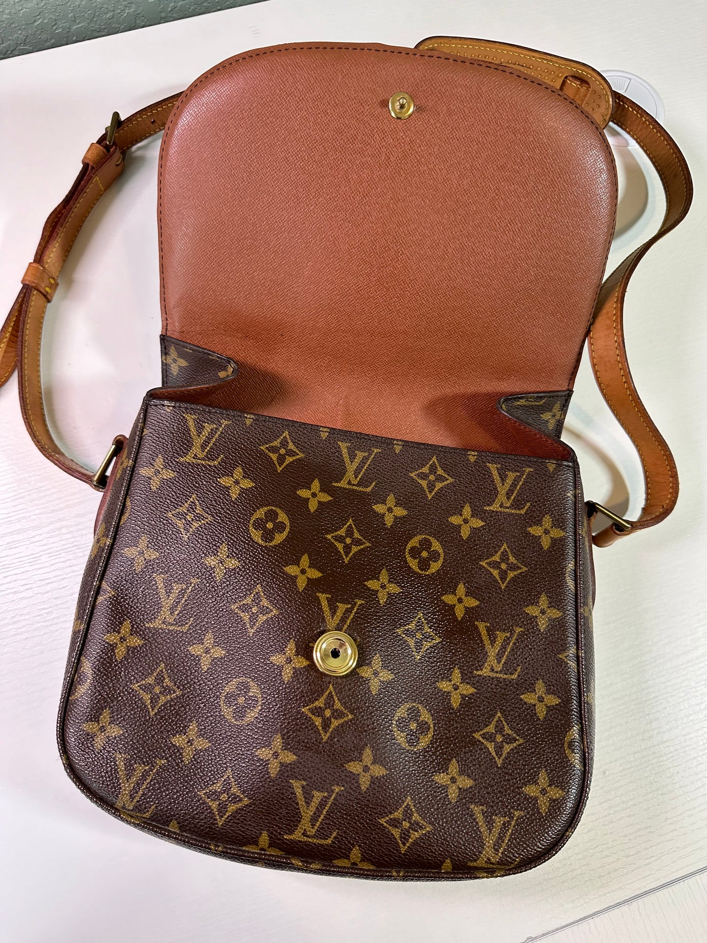 Pre-owned Authentic Louis Vuitton Saint Cloud GM Monogram Crossbody Bag