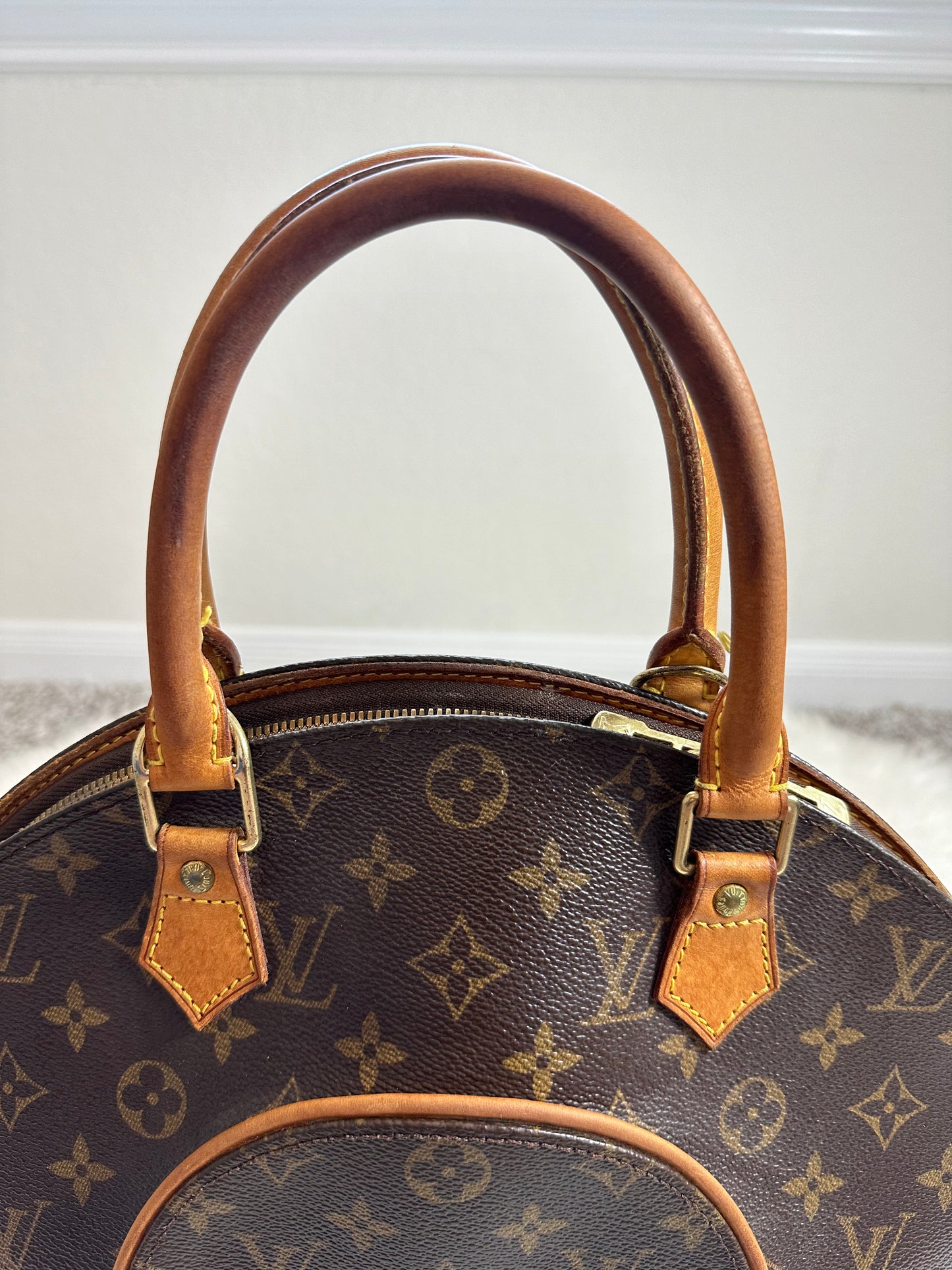 Pre-owned Authentic Louis Vuitton Ellipse MM Monogram Handbag