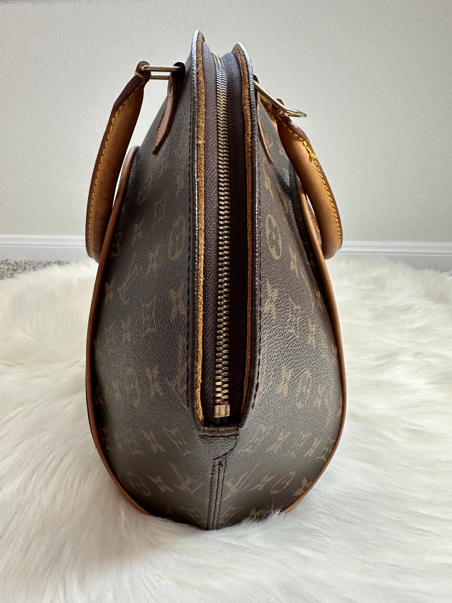 Pre-owned Authentic Louis Vuitton Ellipse MM Monogram Handbag