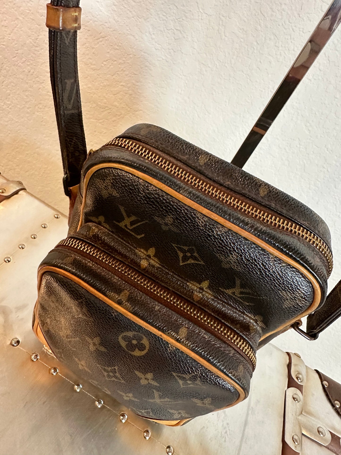 Pre-owned Authentic Louis Vuitton Amazon Monogram Crossbody Bag