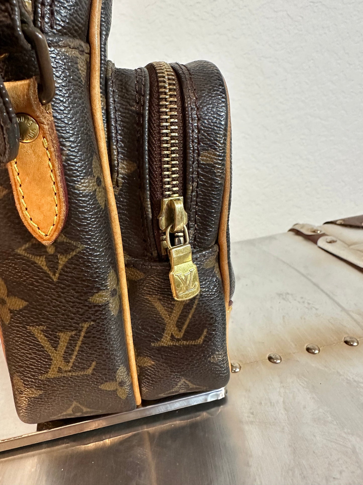 Pre-owned Authentic Louis Vuitton Amazon Monogram Crossbody Bag