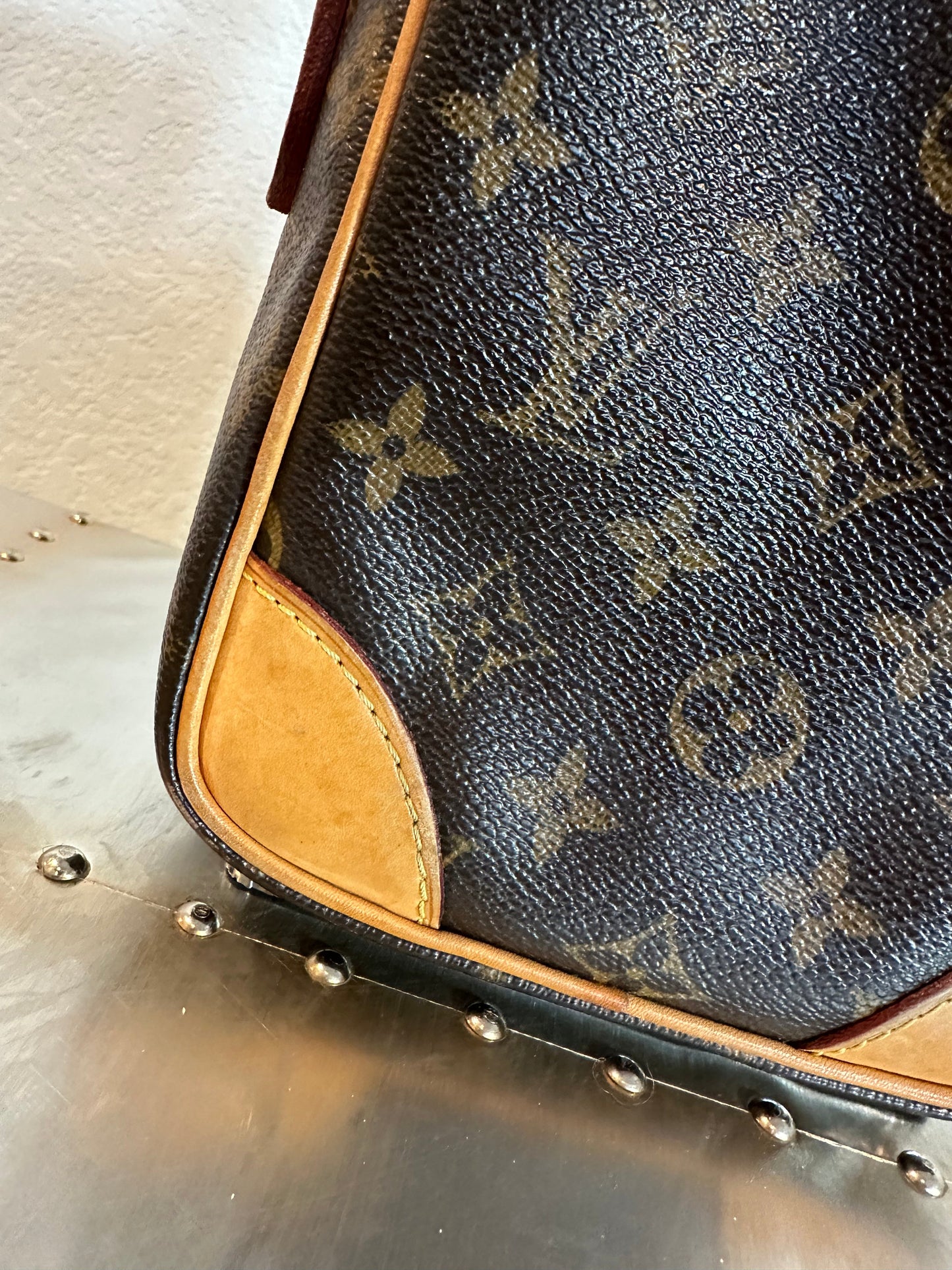 Pre-owned Authentic Louis Vuitton Amazon Monogram Crossbody Bag