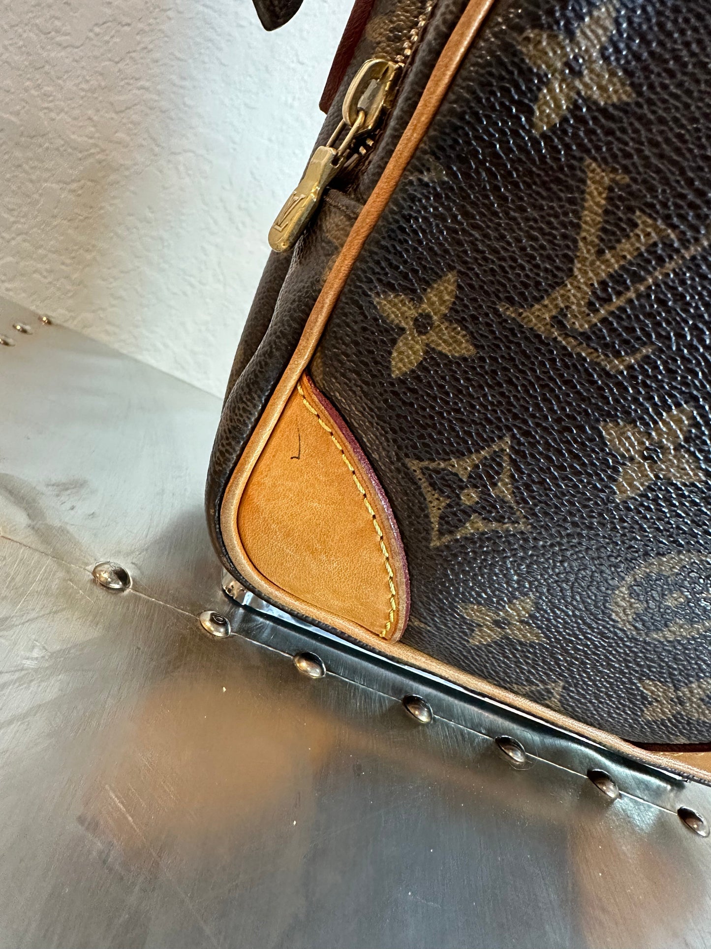 Pre-owned Authentic Louis Vuitton Amazon Monogram Crossbody Bag