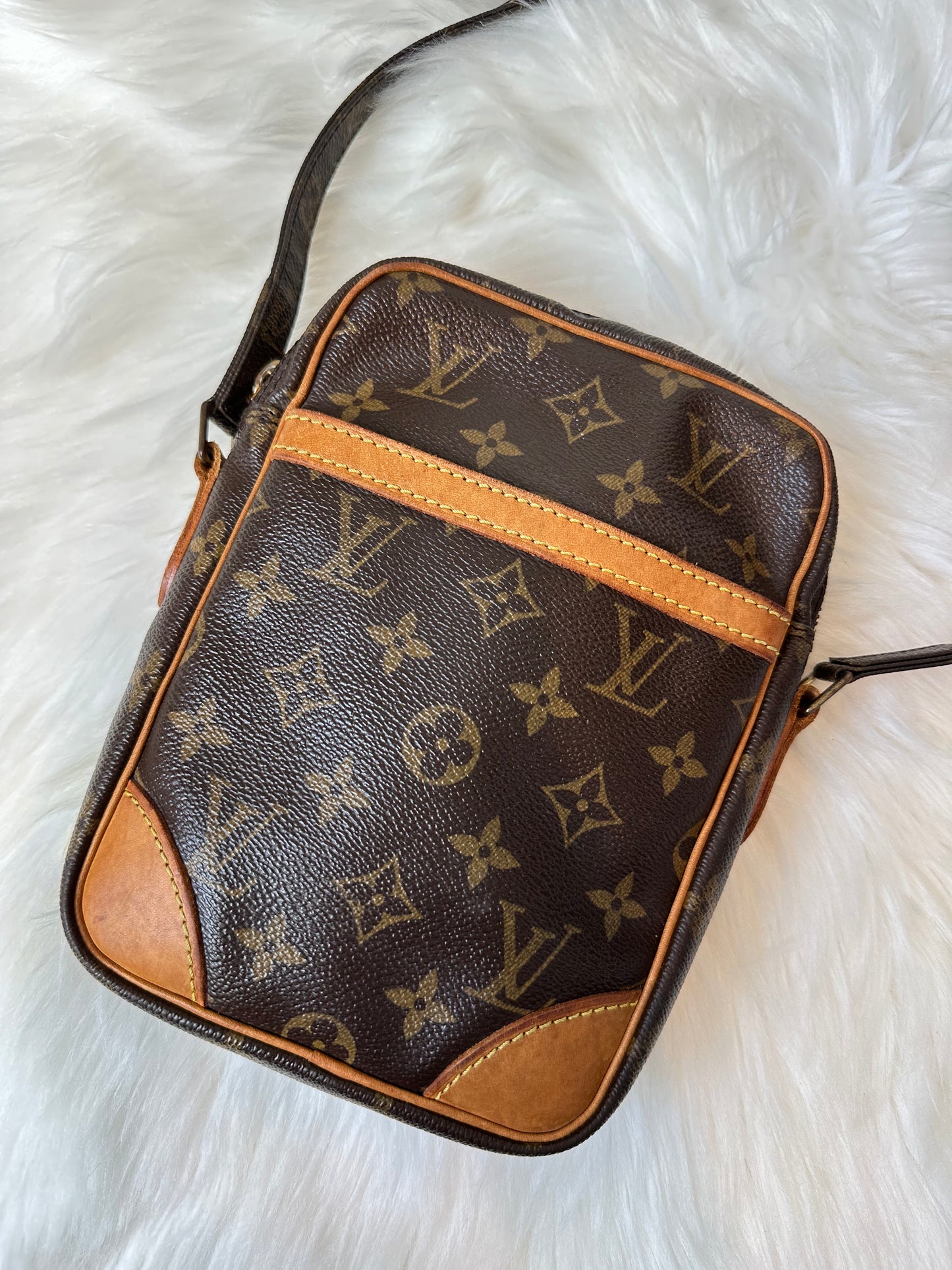 Pre-owned Authentic Louis Vuitton Danube Monogram Crossbody Bag