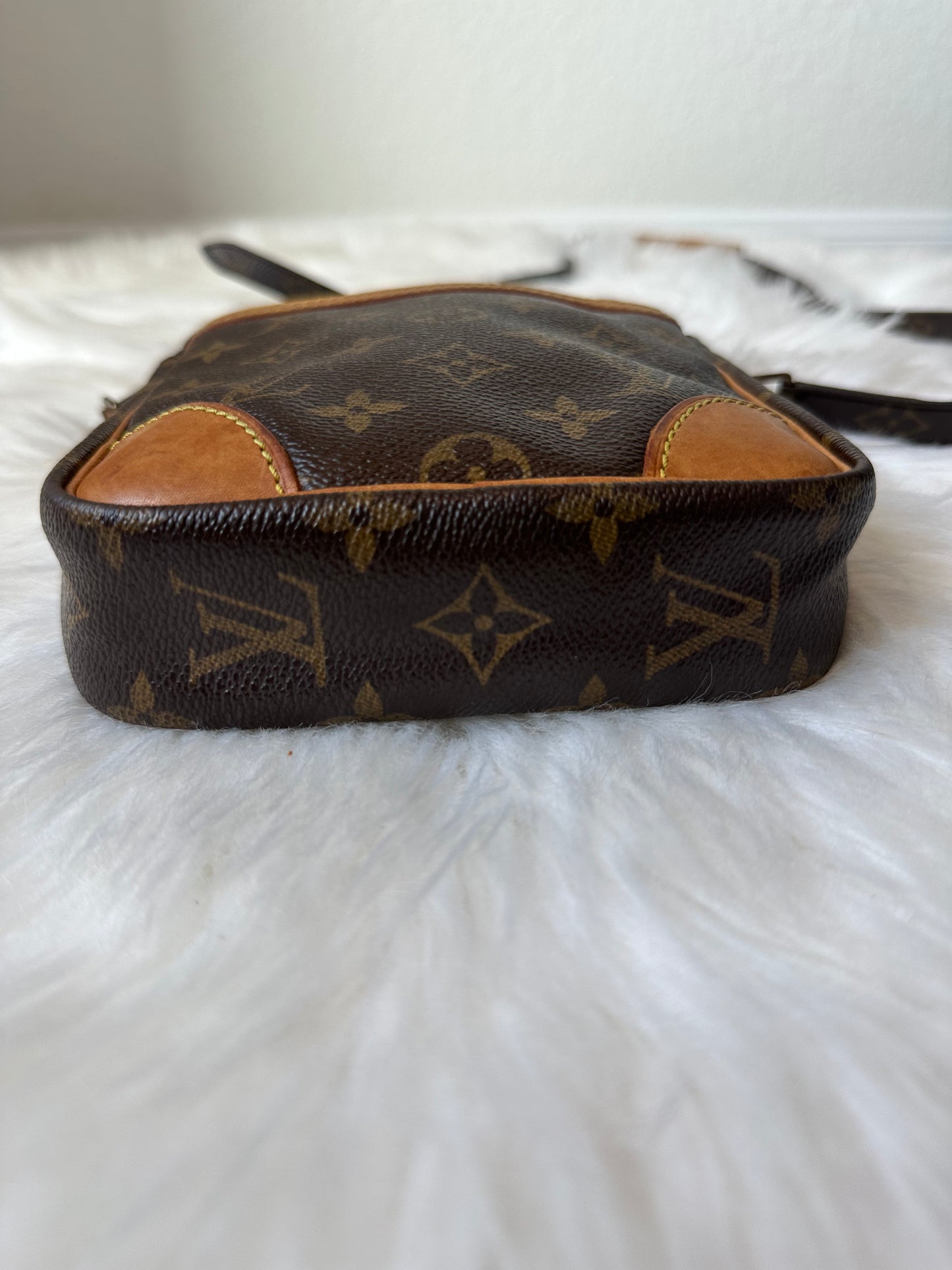 Pre-owned Authentic Louis Vuitton Danube Monogram Crossbody Bag