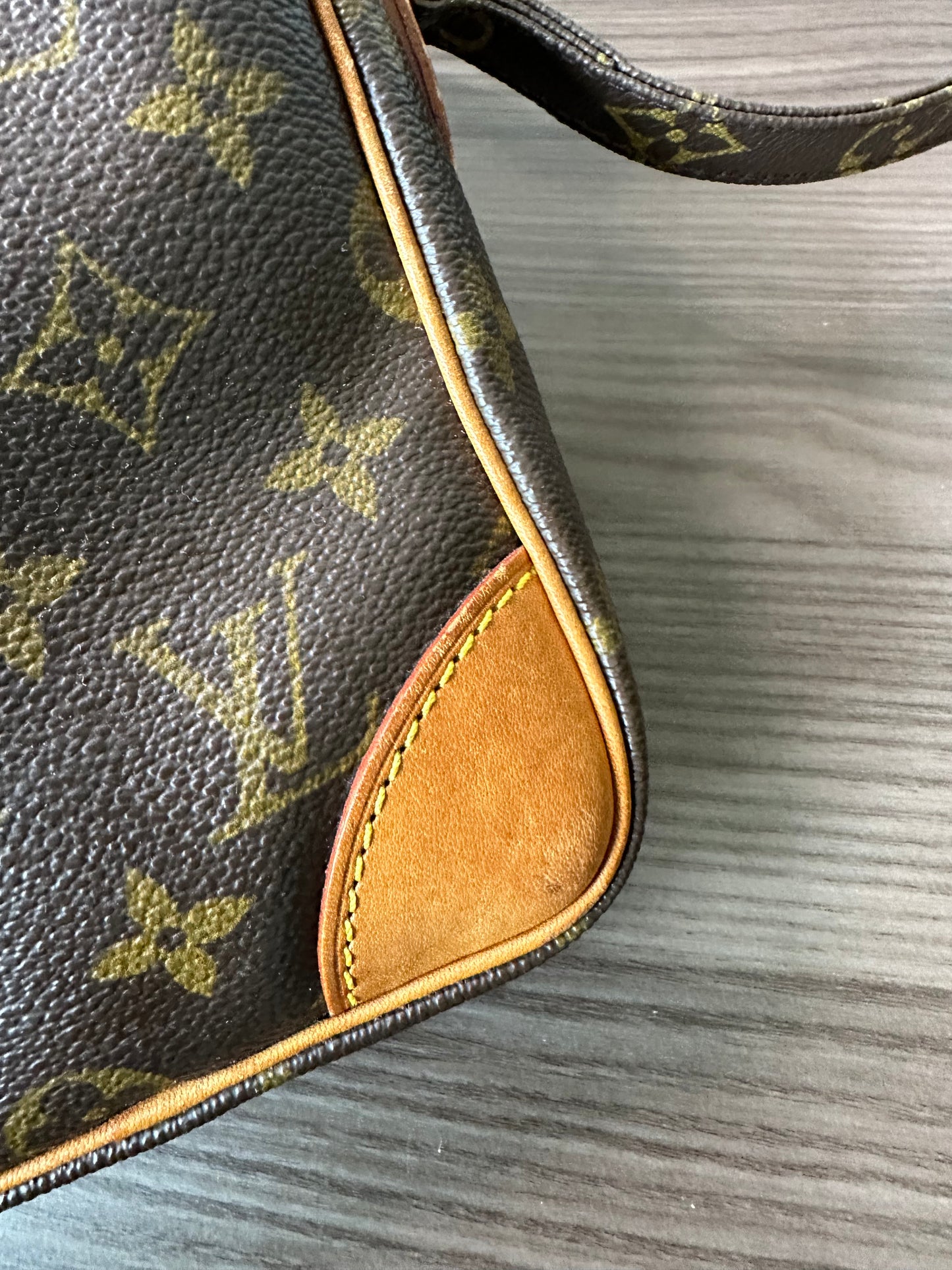 Pre-owned Authentic Louis Vuitton Danube Monogram Crossbody Bag