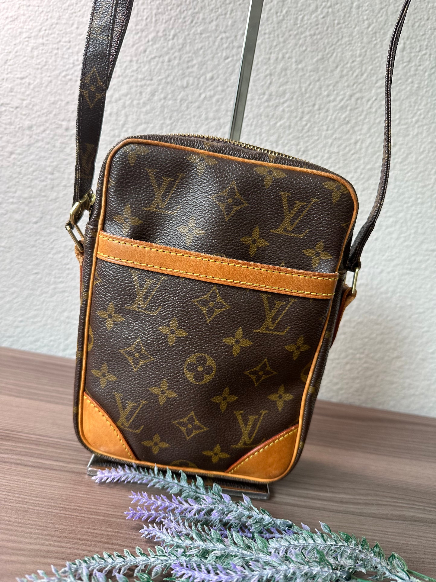 Pre-owned Authentic Louis Vuitton Danube Monogram Crossbody Bag