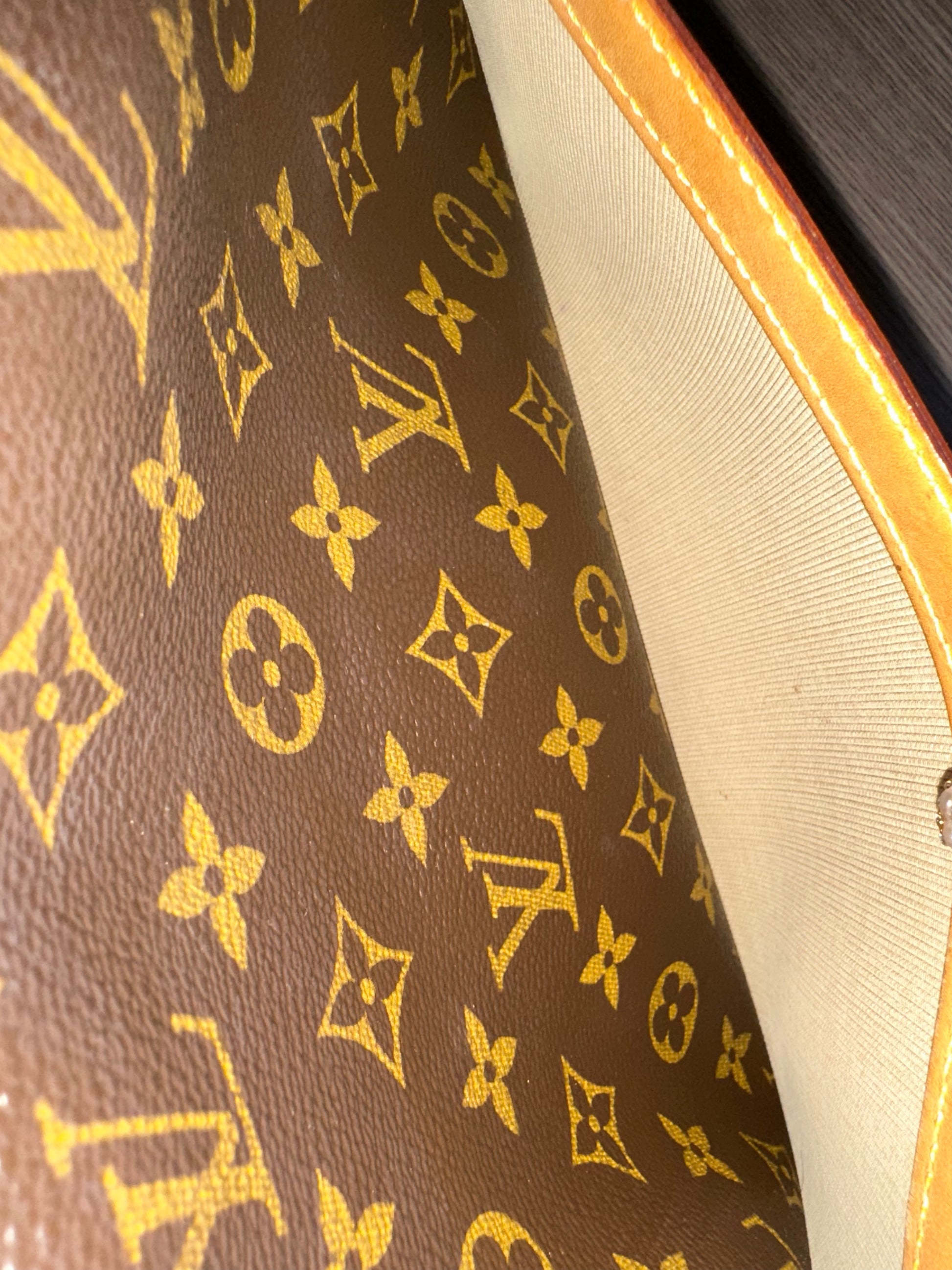 Pre-owned Authentic Louis Vuitton  Monogram Crossbody Bag – LvChic20