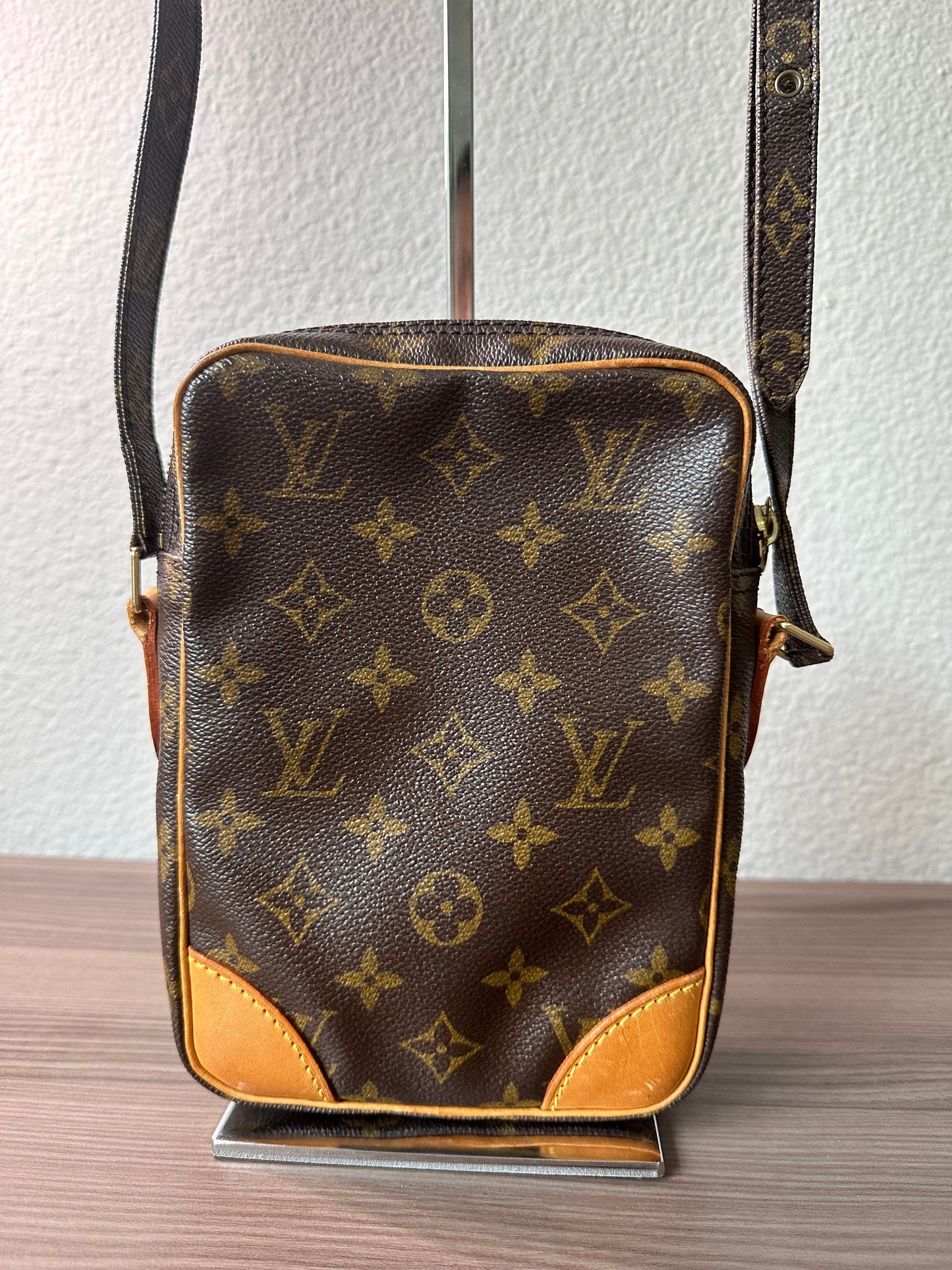 Pre-owned Authentic Louis Vuitton Danube Monogram Crossbody Bag