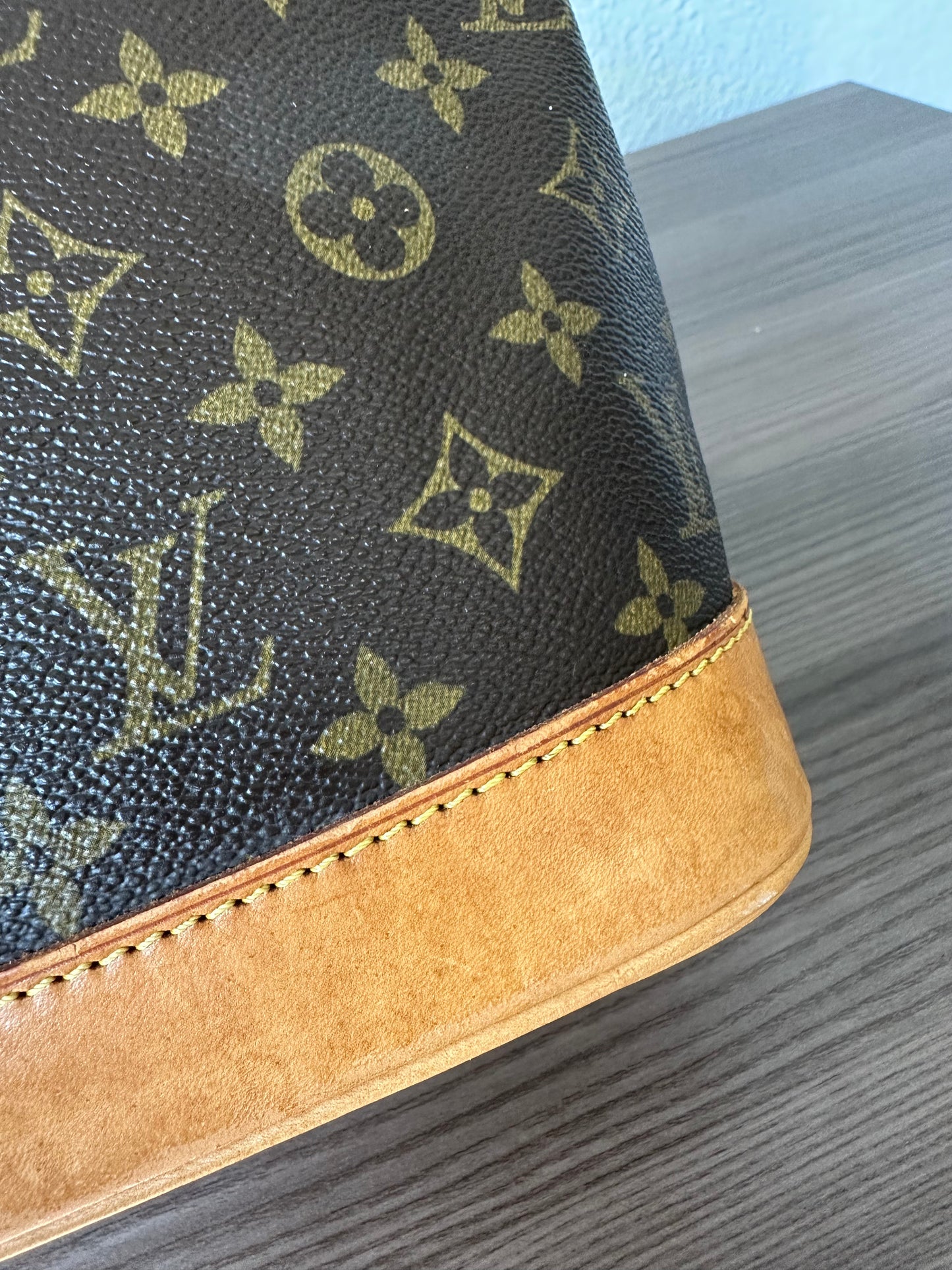 Pre-owned Authentic Louis Vuitton Alma PM Monogram Handbag