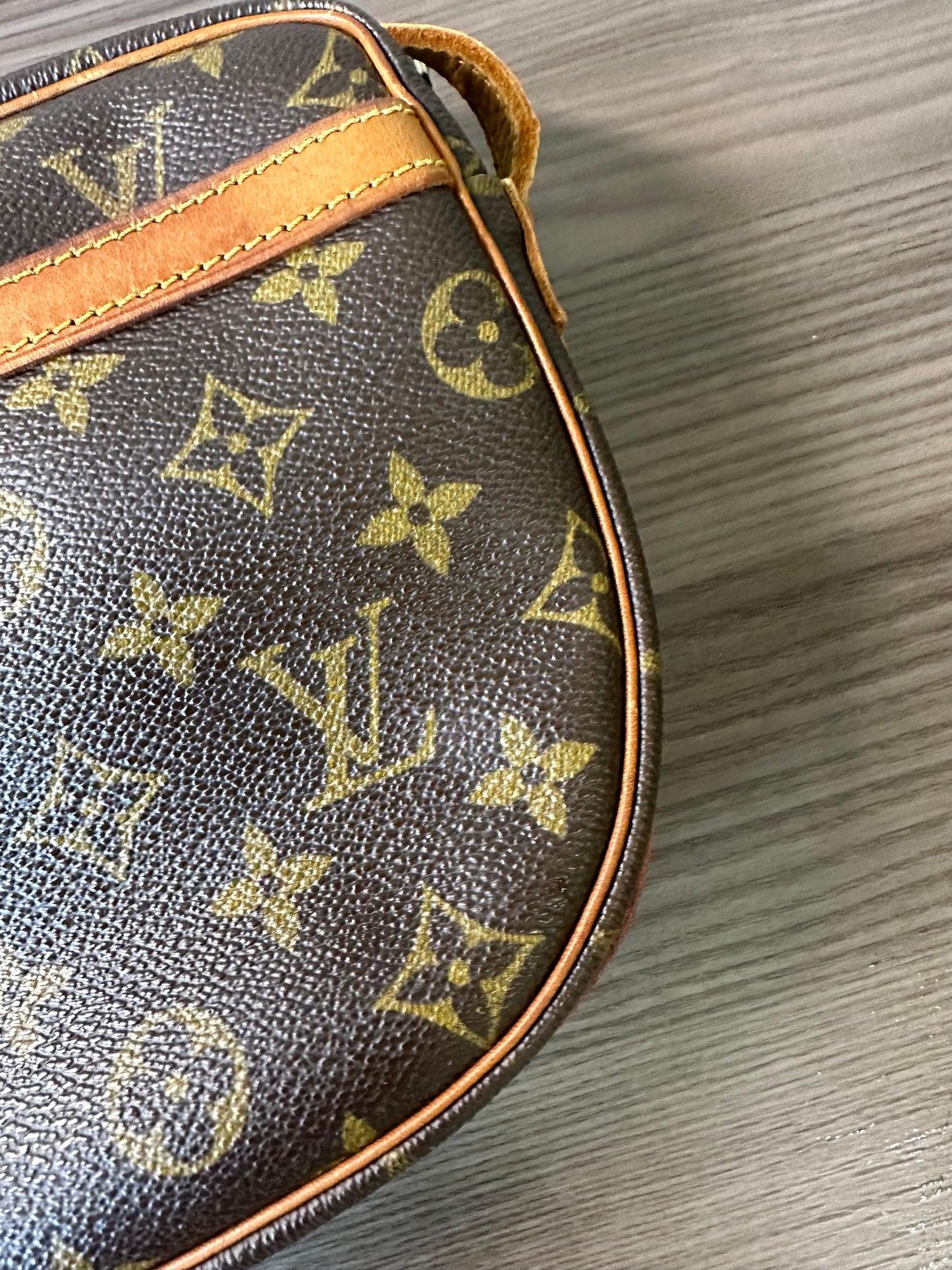 Pre-owned Louis Vuitton Jeune Fille MM Monogram Crossbody Bag