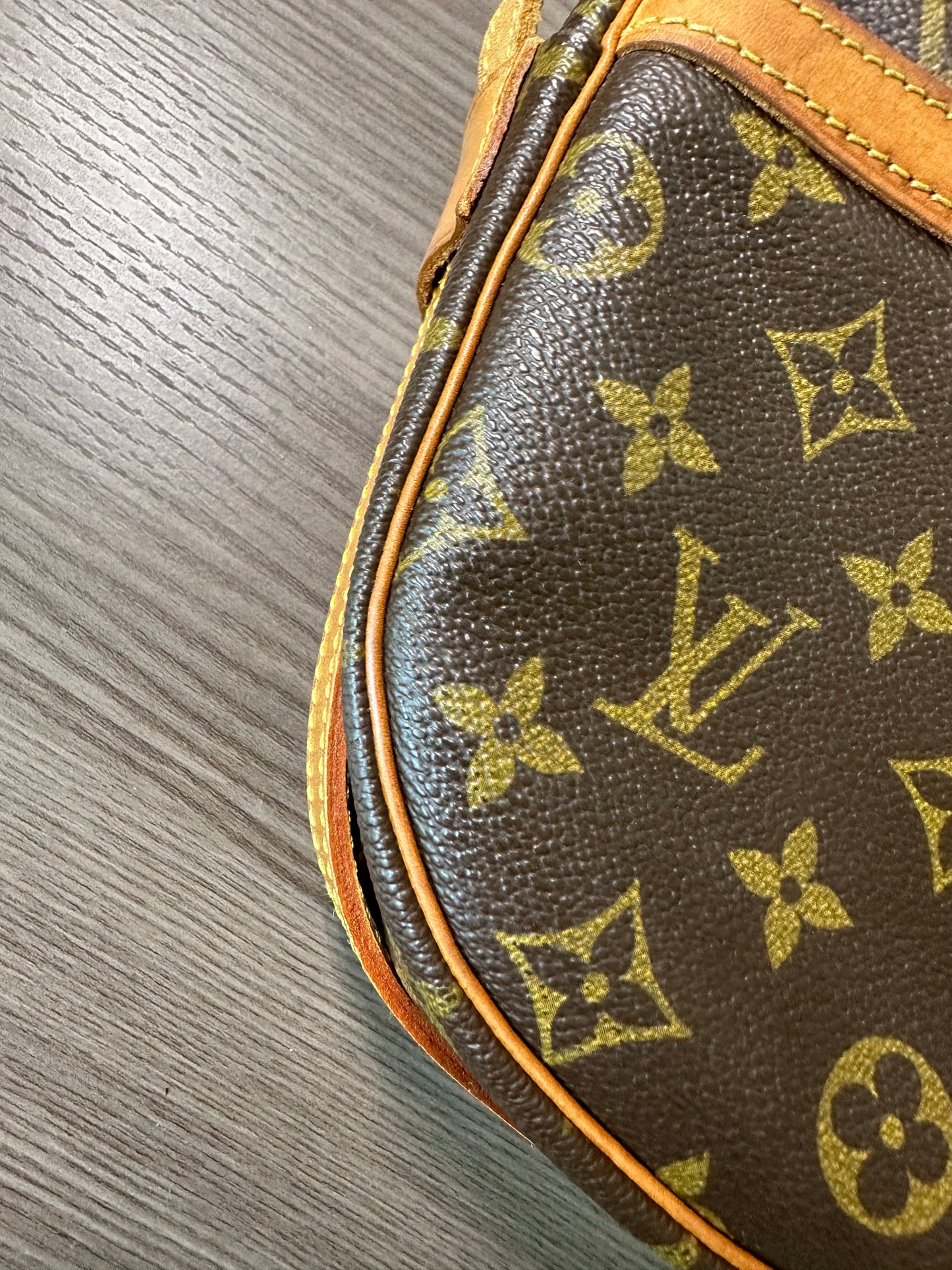 Pre-owned Louis Vuitton Jeune Fille MM Monogram Crossbody Bag