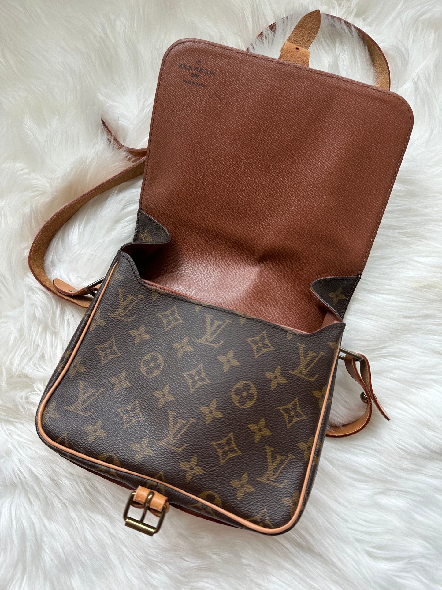 Pre-owned Louis Vuitton Cartouchiere MM Monogram Shoulder / Crossbody Bag