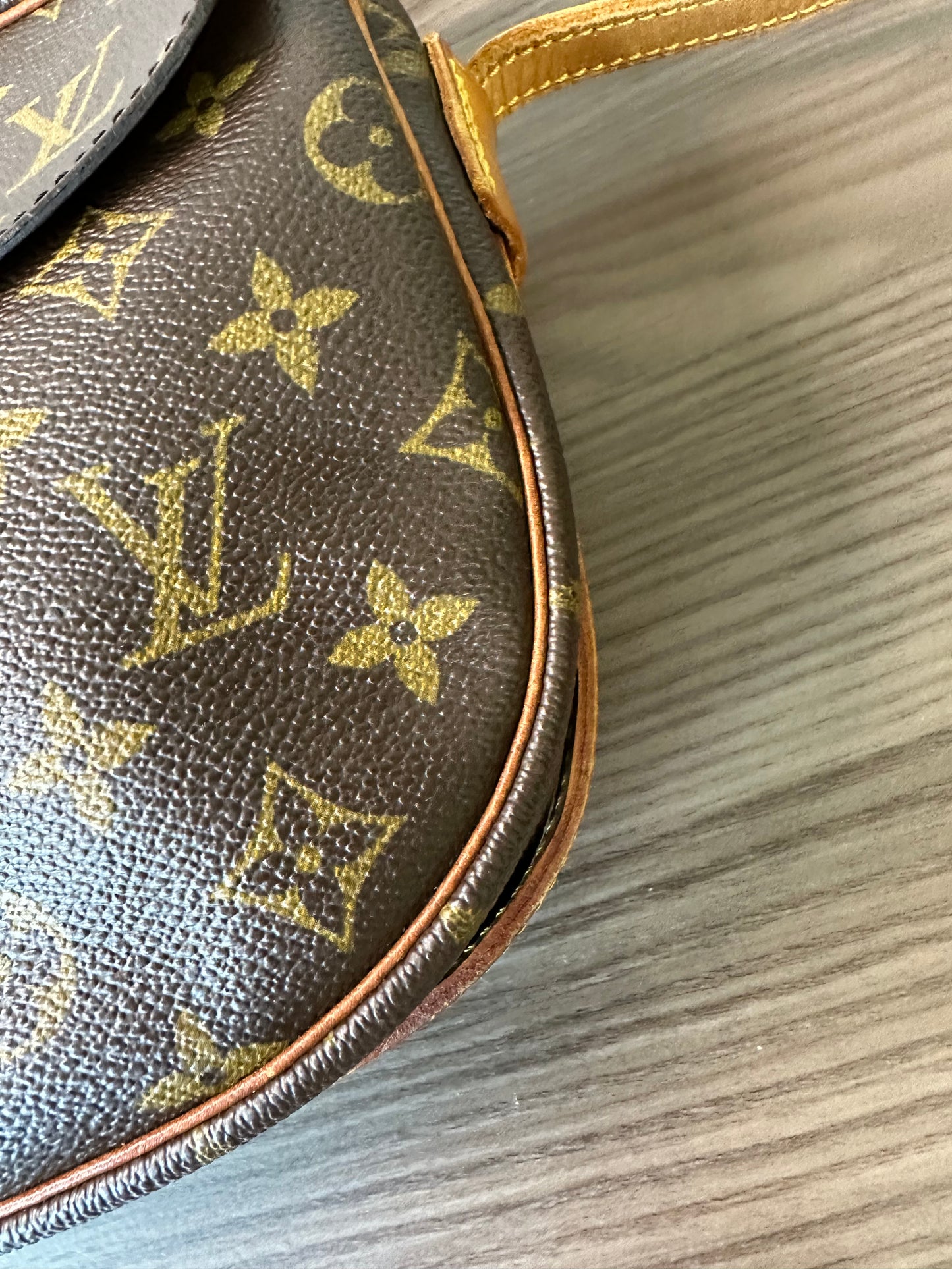 Pre-owned Louis Vuitton Jeune Fille MM Monogram Crossbody Bag