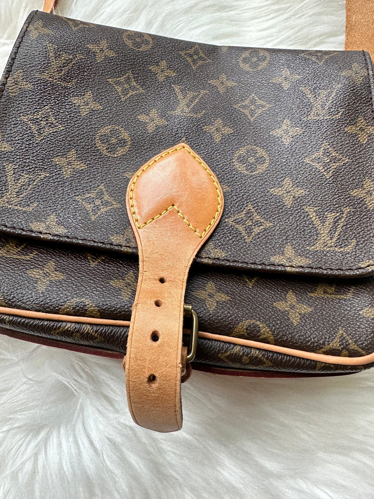 Pre-owned Louis Vuitton Cartouchiere MM Monogram Shoulder / Crossbody Bag