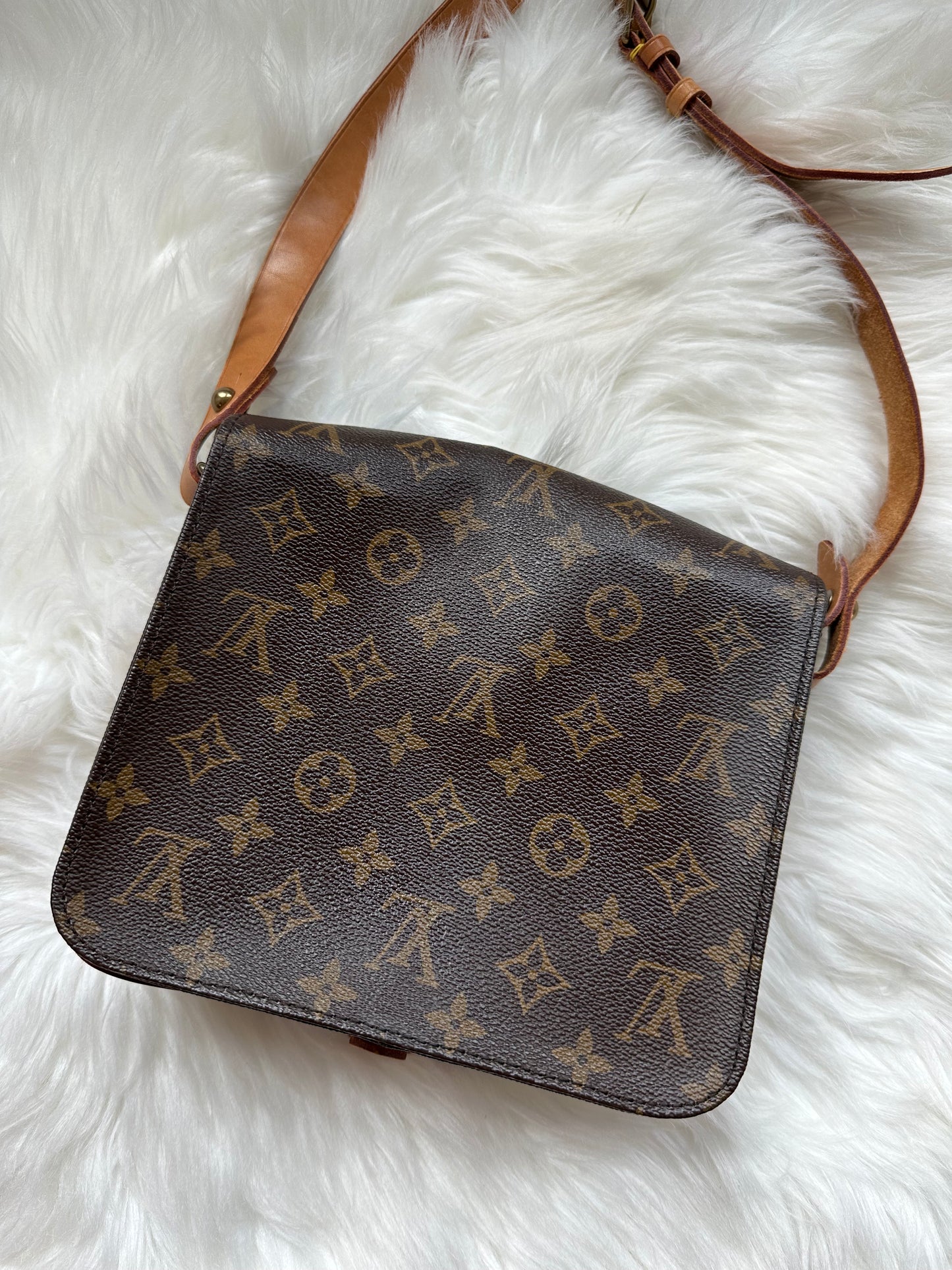 Pre-owned Louis Vuitton Cartouchiere MM Monogram Shoulder / Crossbody Bag