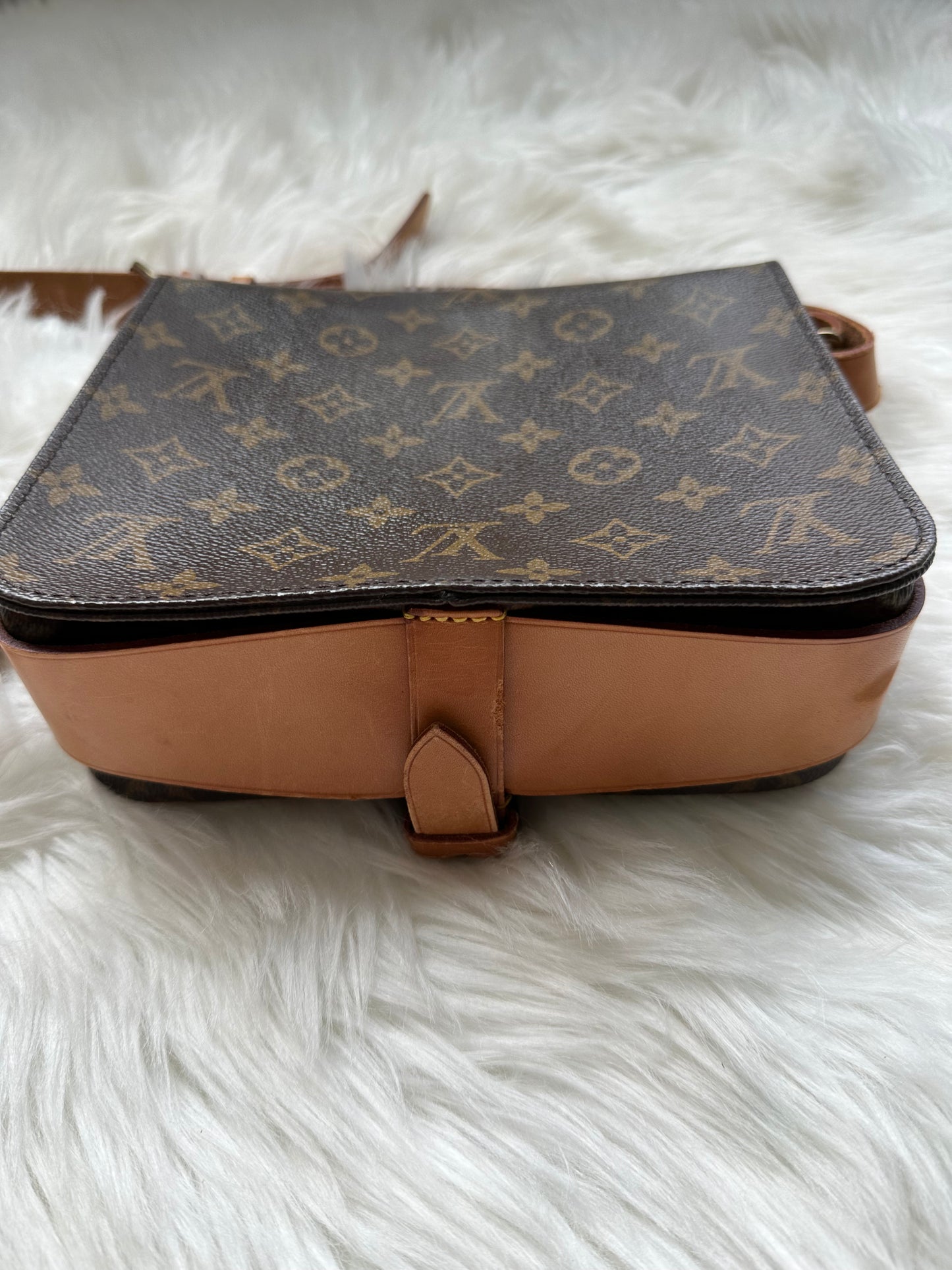 Pre-owned Louis Vuitton Cartouchiere MM Monogram Shoulder / Crossbody Bag