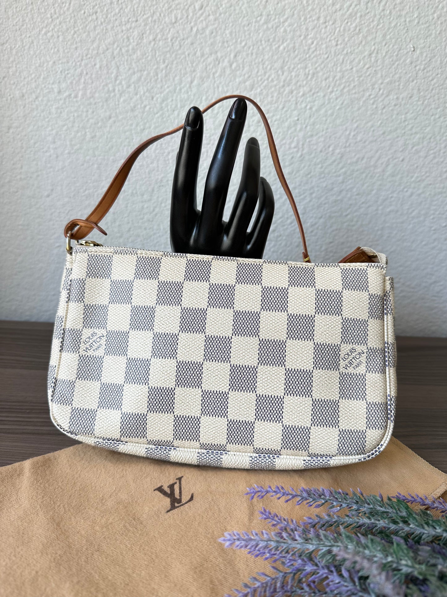 Pre-owned Louis Vuitton Pochette Accessoires Damier Azur Shoulder / Handbag