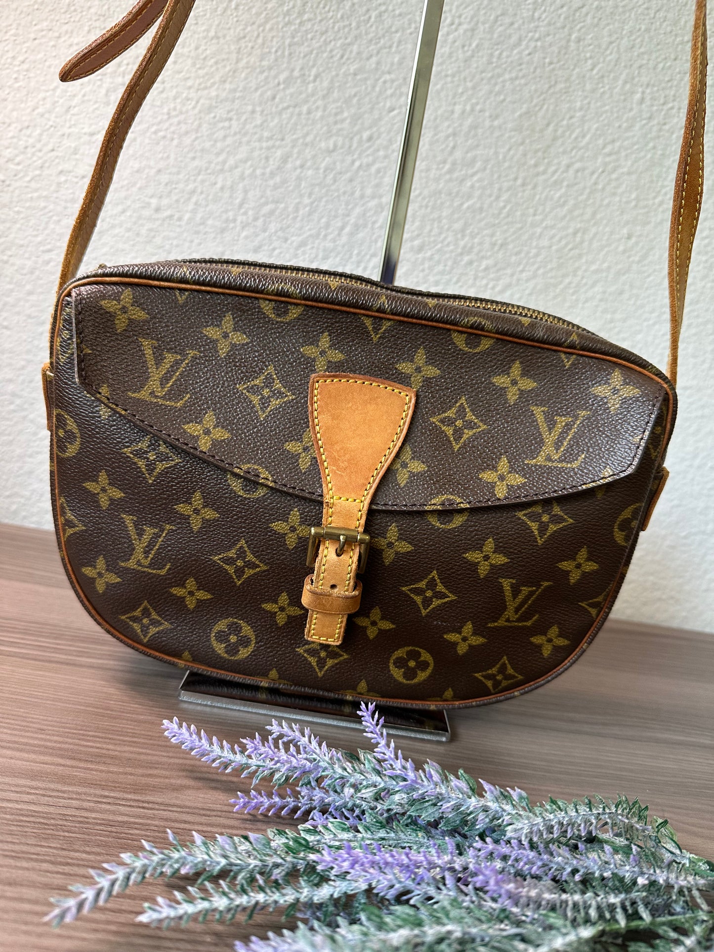 Pre-owned Louis Vuitton Jeune Fille MM Monogram Crossbody Bag