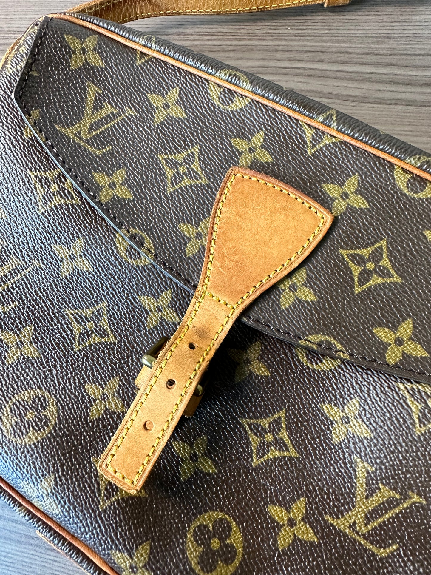 Pre-owned Louis Vuitton Jeune Fille MM Monogram Crossbody Bag