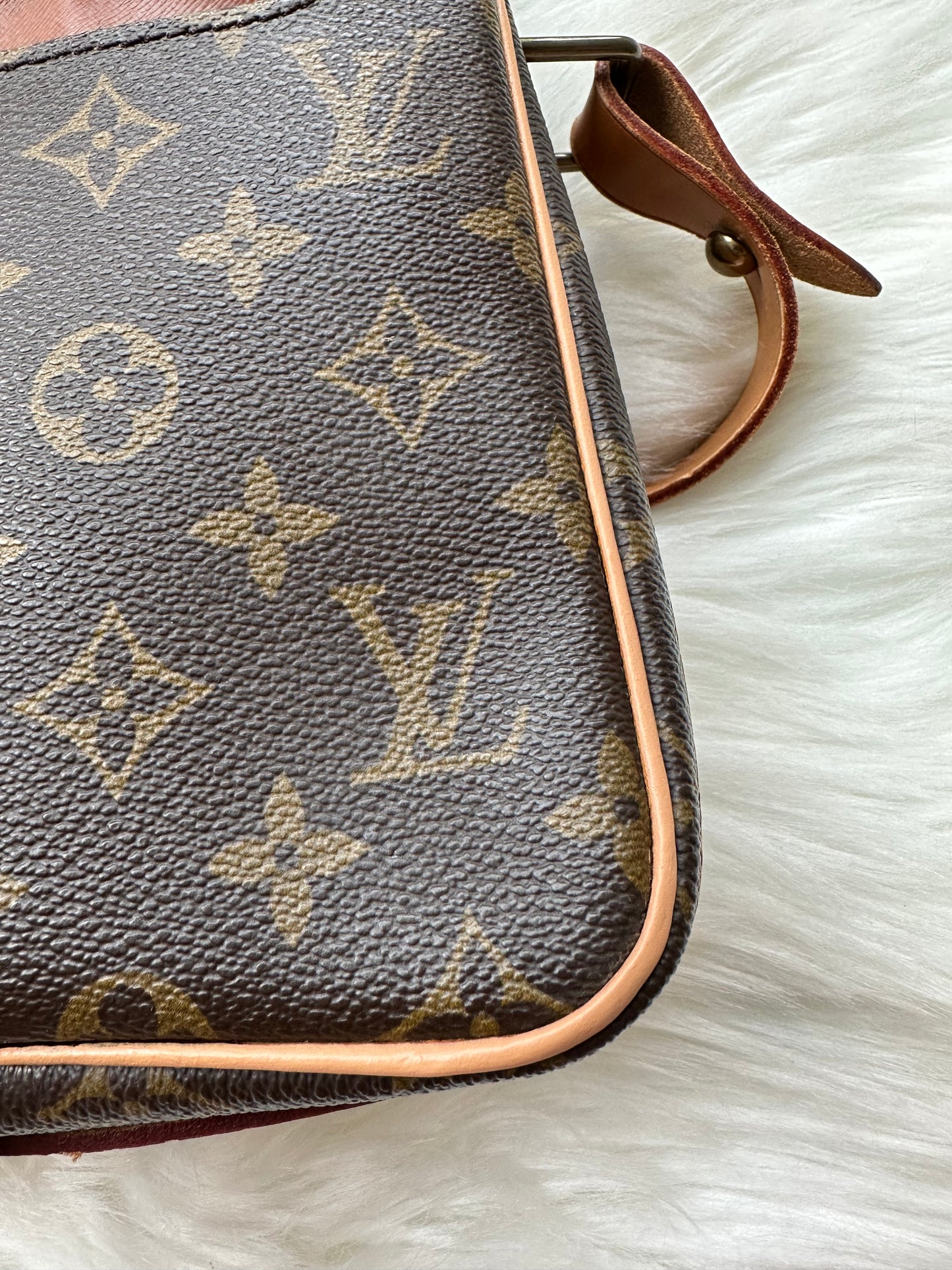 Pre-owned Louis Vuitton Cartouchiere MM Monogram Shoulder / Crossbody Bag