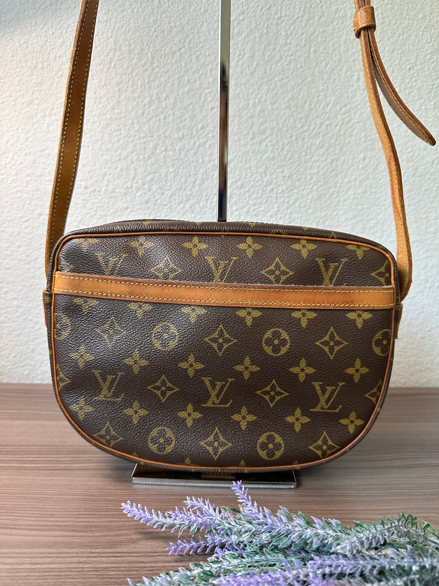 Pre-owned Louis Vuitton Jeune Fille MM Monogram Crossbody Bag