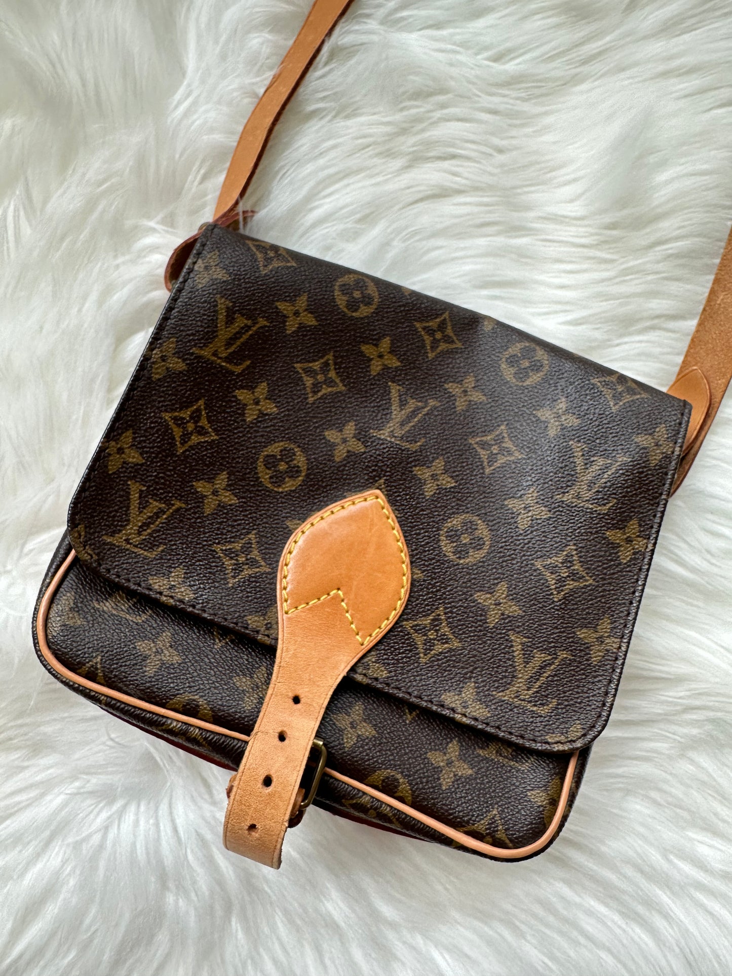 Pre-owned Louis Vuitton Cartouchiere MM Monogram Shoulder / Crossbody Bag