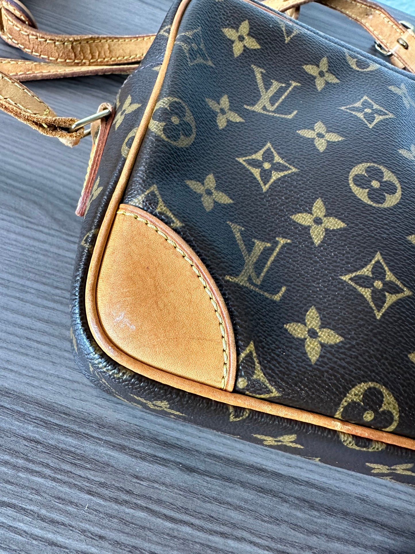 Pre-owned Louis Vuitton Trocadero 30 Monogram Shoulder / Crossbody Bag