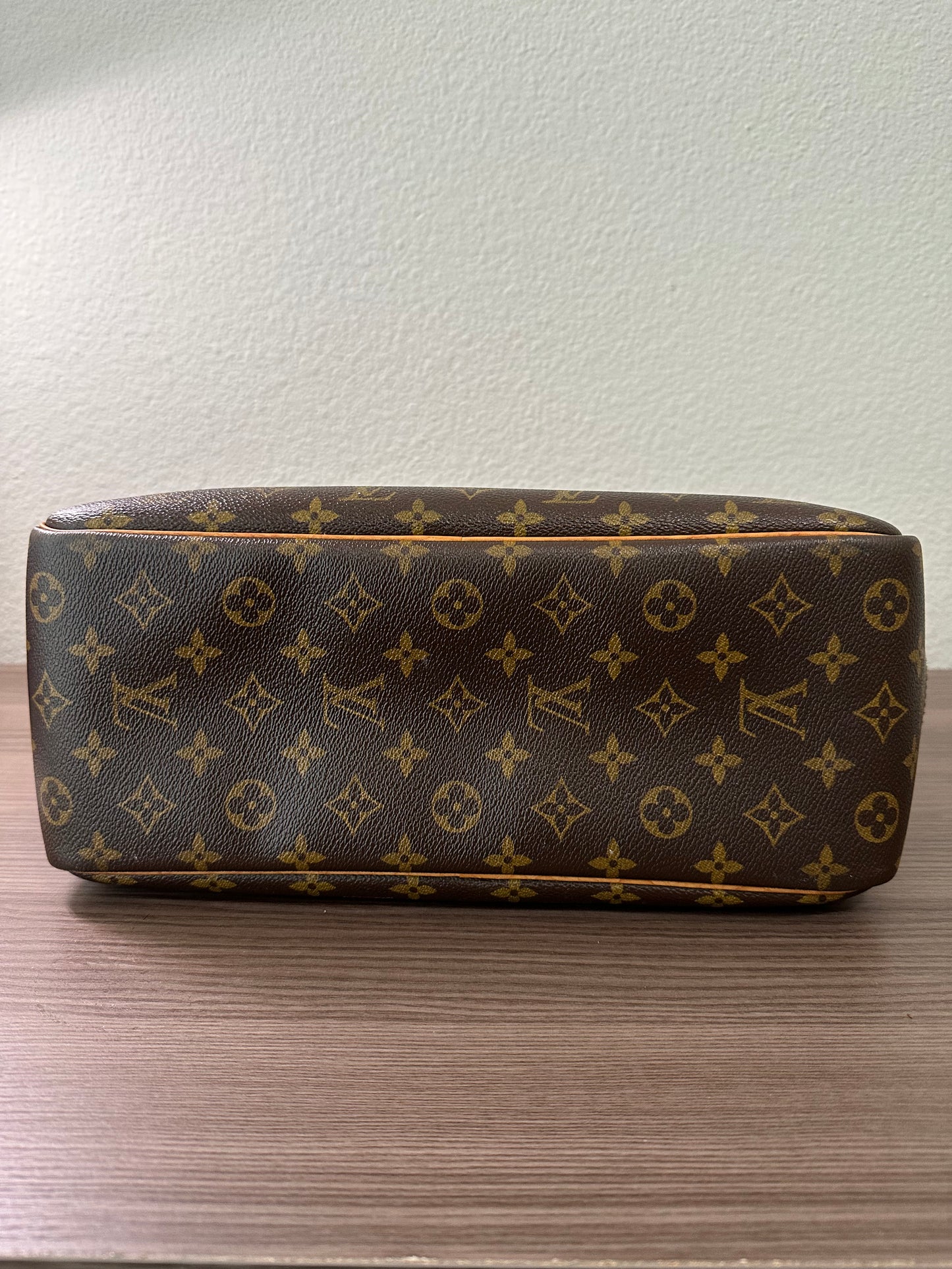 Pre-owned Authentic Louis Vuitton Deauville Monogram Handbag