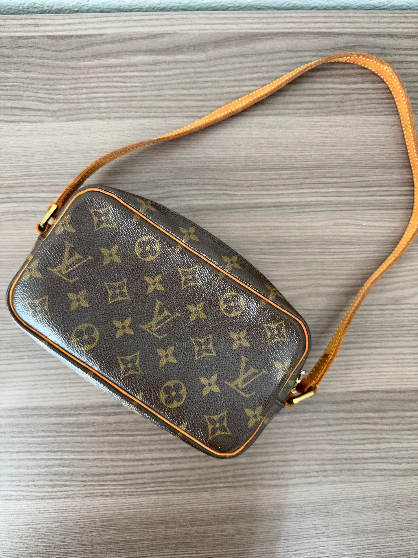 Pre-owned Louis Vuitton Pochette Cite Monogram Shoulder / Handbag