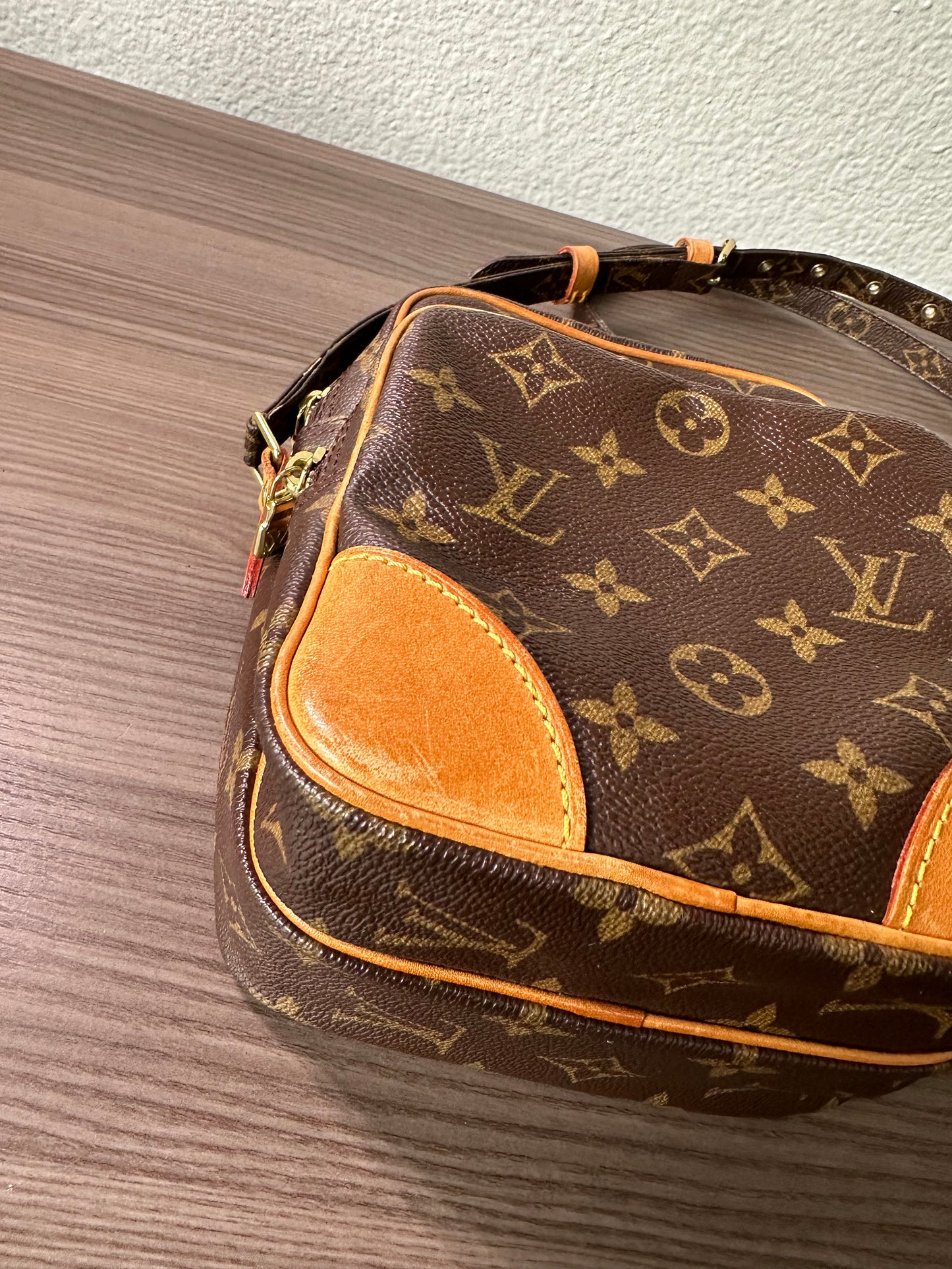 Pre-owned Louis Vuitton Amazon Monogram Crossbody Bag