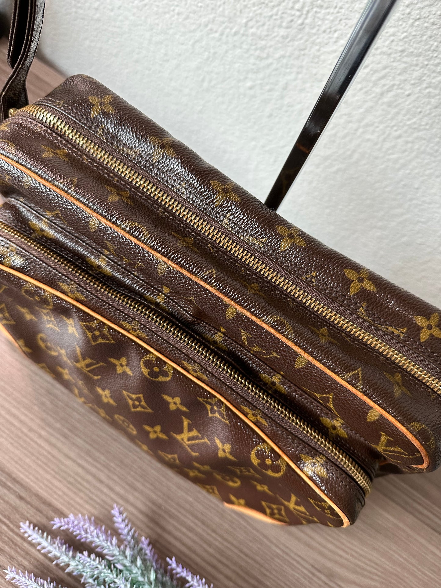 Pre-owned Louis Vuitton Nile PM Monogram Shoulder Bag/ Crossbody Bag