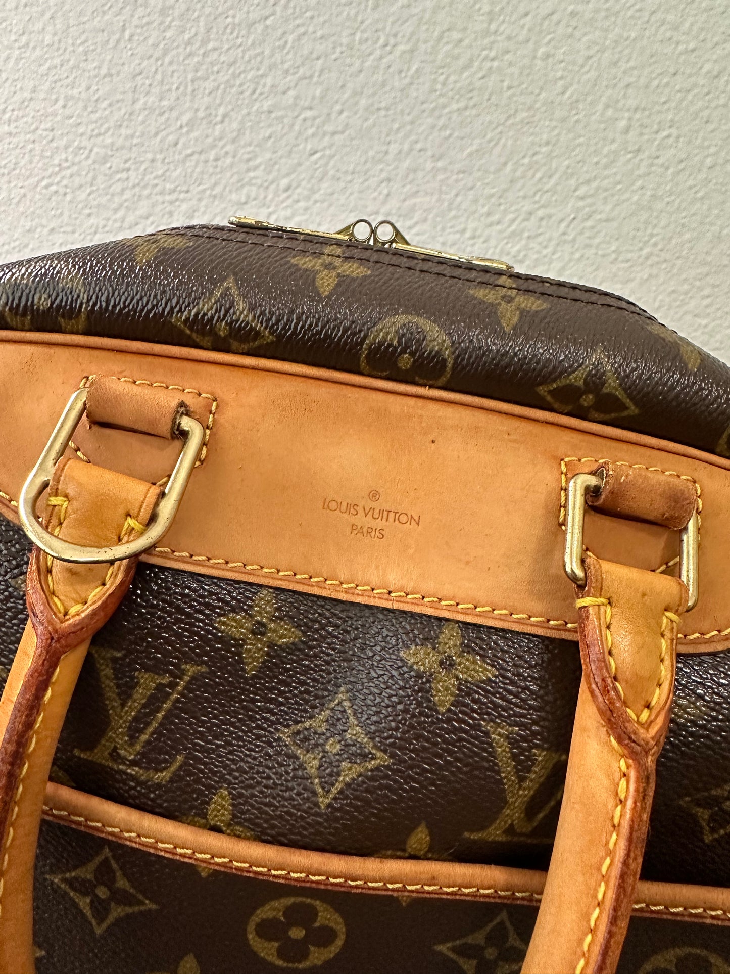 Pre-owned Authentic Louis Vuitton Deauville Monogram Handbag