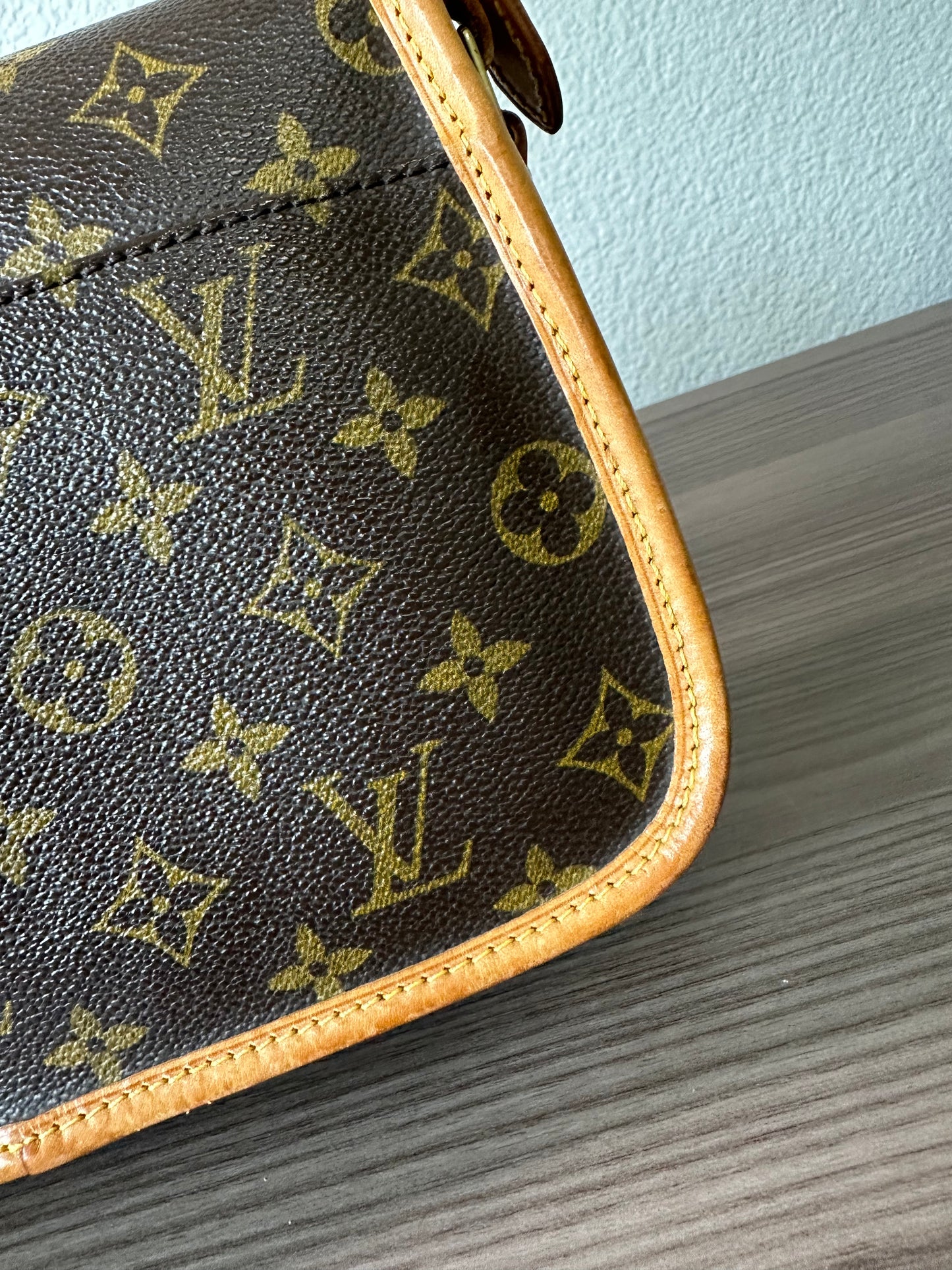 Pre-owned Authentic Louis Vuitton Sologne Crossbody / Shoulder Bag